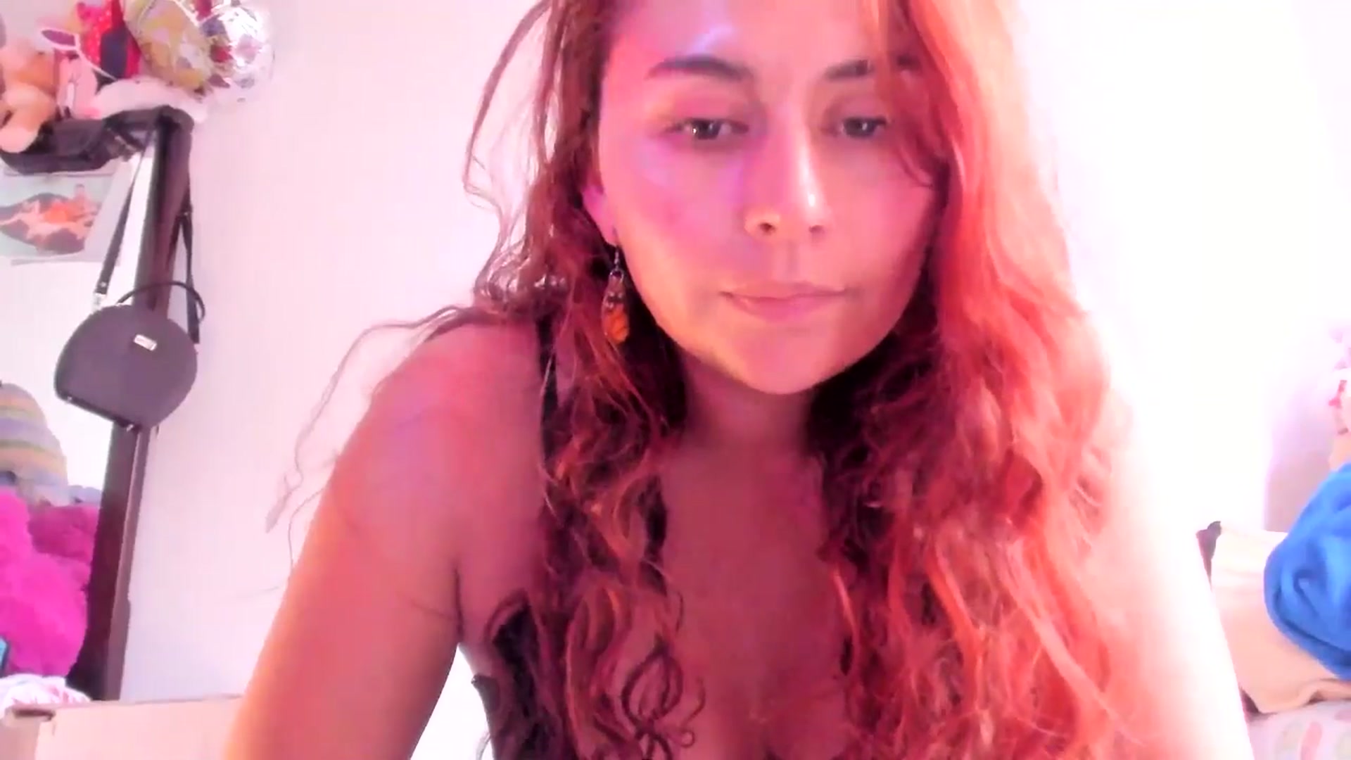 Gallery image thumbnail from NaughtySaraa's myfreecams stream on, 02/25/2025, 21:16 image 15 of 20