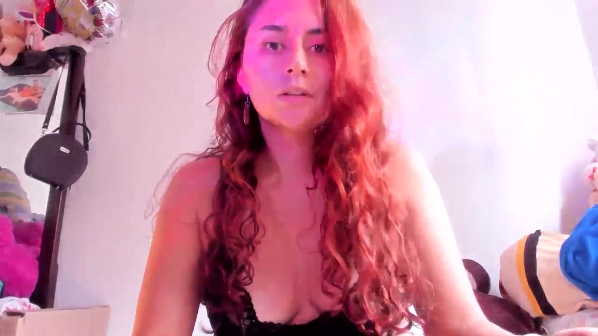 Gallery image thumbnail from NaughtySaraa's myfreecams stream on, 02/25/2025, 21:16 image 13 of 20