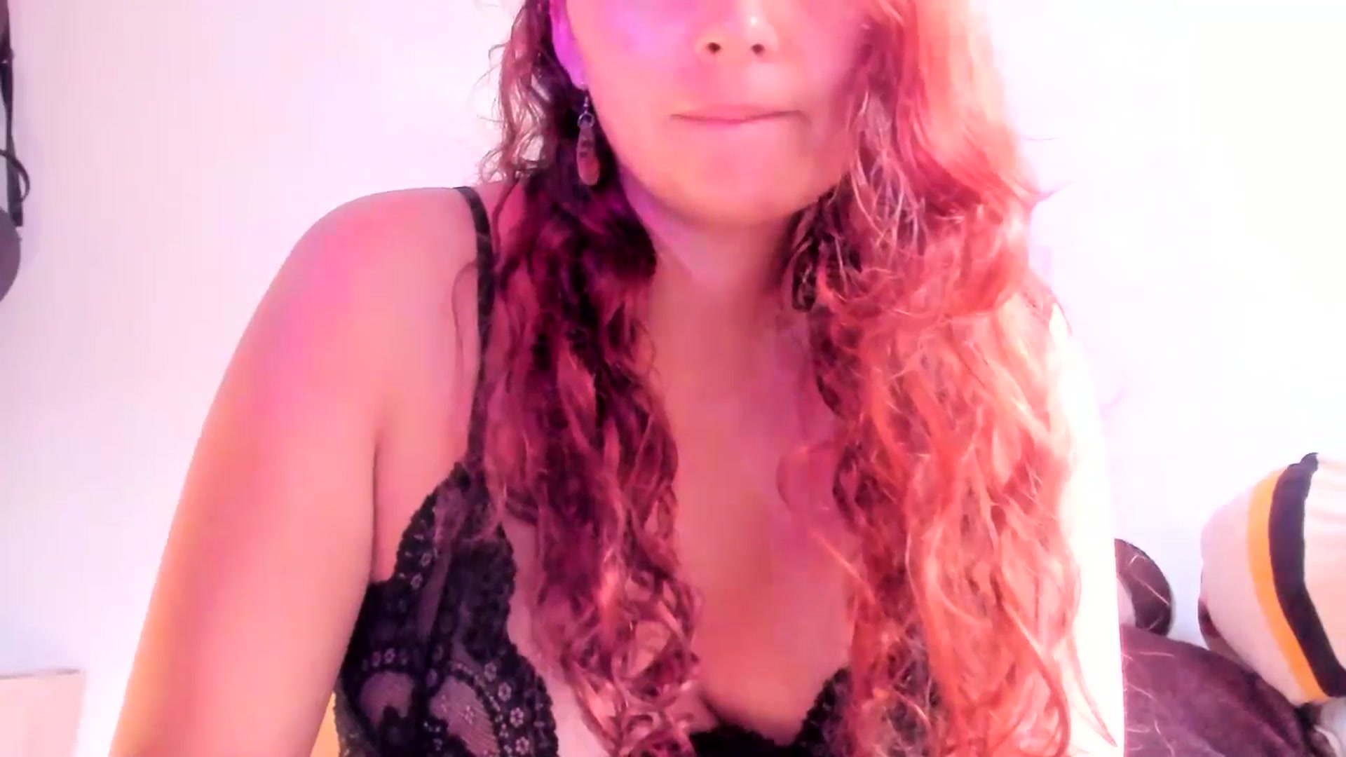 Gallery image thumbnail from NaughtySaraa's myfreecams stream on, 02/25/2025, 21:16 image 8 of 20