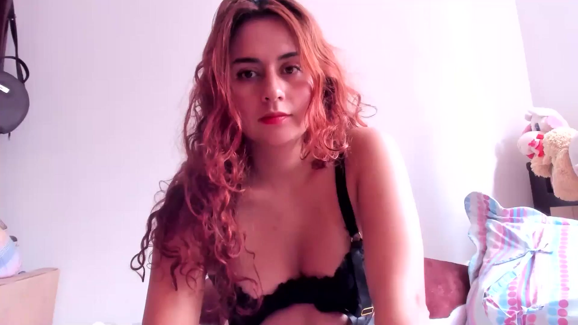 Gallery image thumbnail from NaughtySaraa's myfreecams stream on, 03/05/2025, 17:24 image 9 of 20