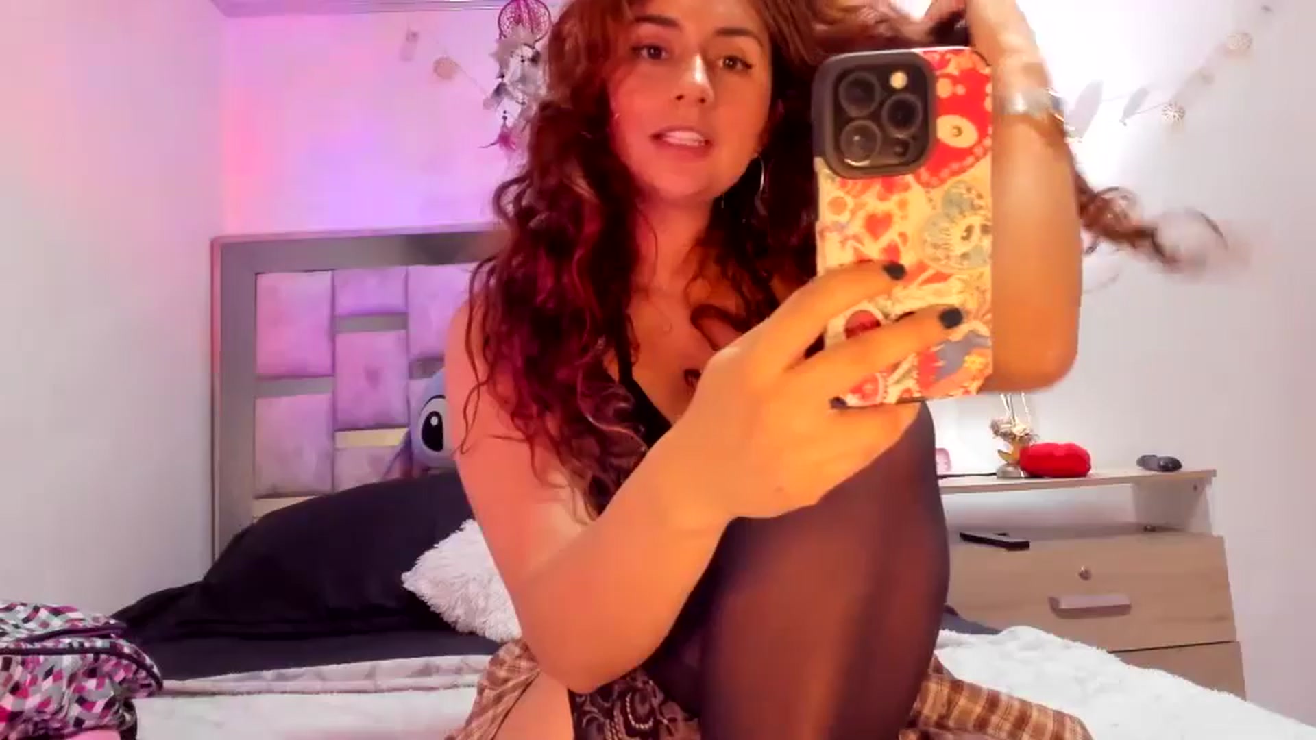 Gallery image thumbnail from NaughtySaraa's myfreecams stream on, 03/13/2025, 15:13 image 16 of 20