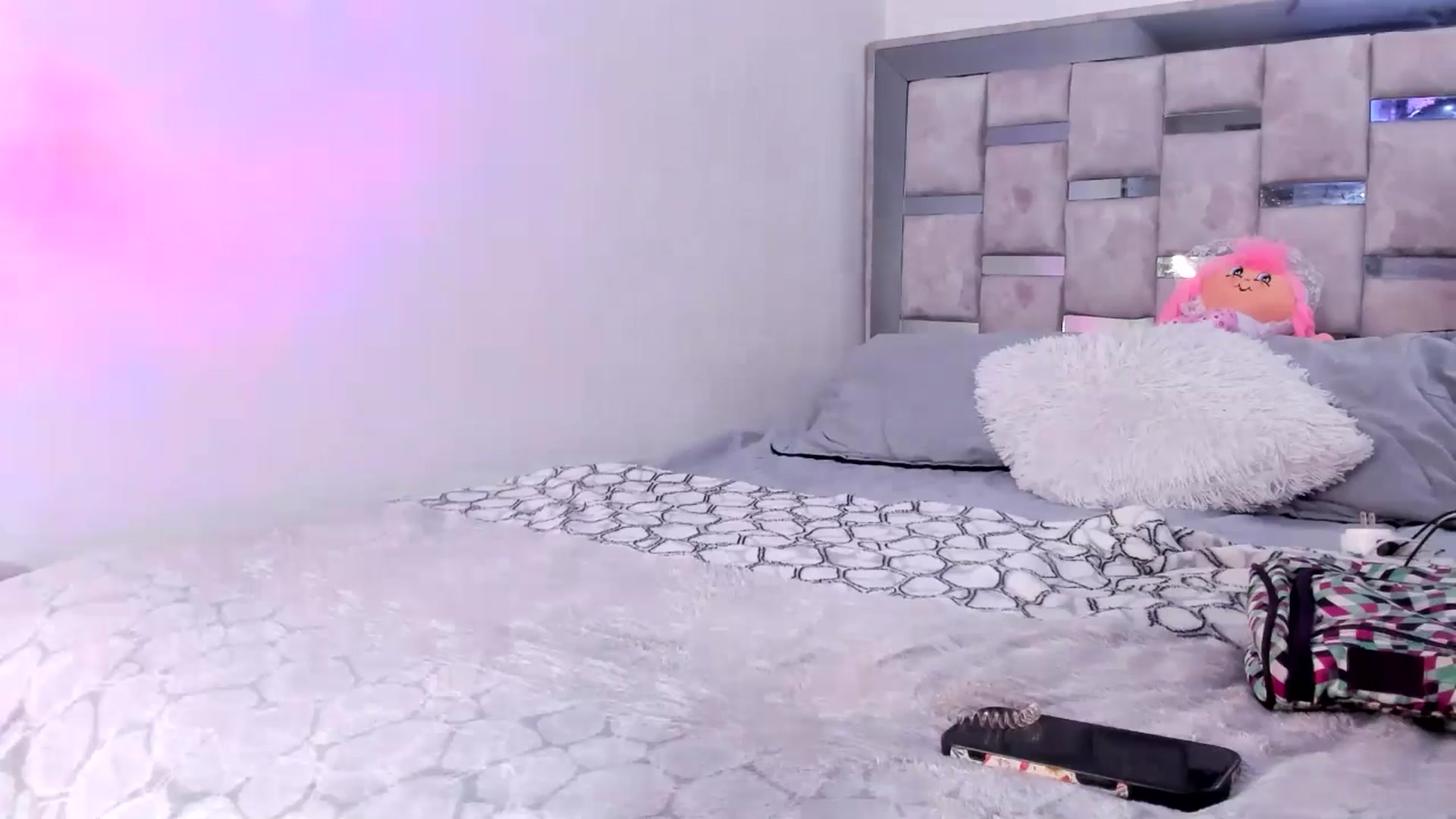 Gallery image thumbnail from NaughtySaraa's myfreecams stream on, 03/19/2025, 15:06 image 18 of 20