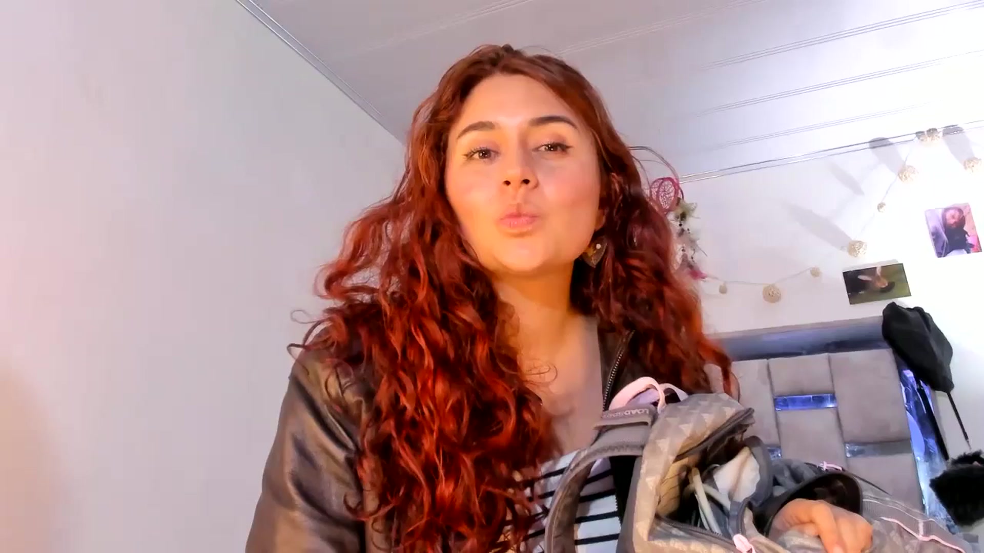 Gallery image thumbnail from NaughtySaraa's myfreecams stream on, 03/19/2025, 18:54 image 18 of 20