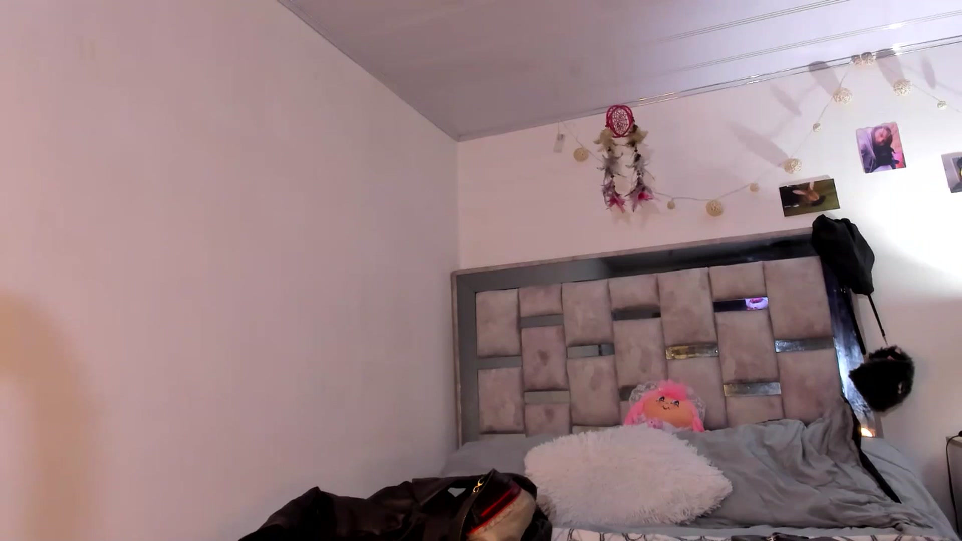 Gallery image thumbnail from NaughtySaraa's myfreecams stream on, 03/19/2025, 18:54 image 9 of 20