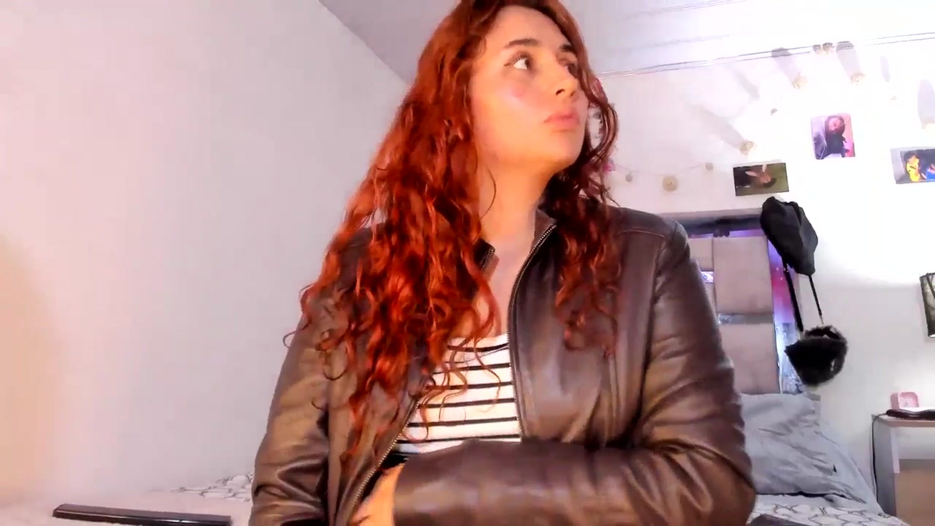 Gallery image thumbnail from NaughtySaraa's myfreecams stream on, 03/19/2025, 18:54 image 12 of 20