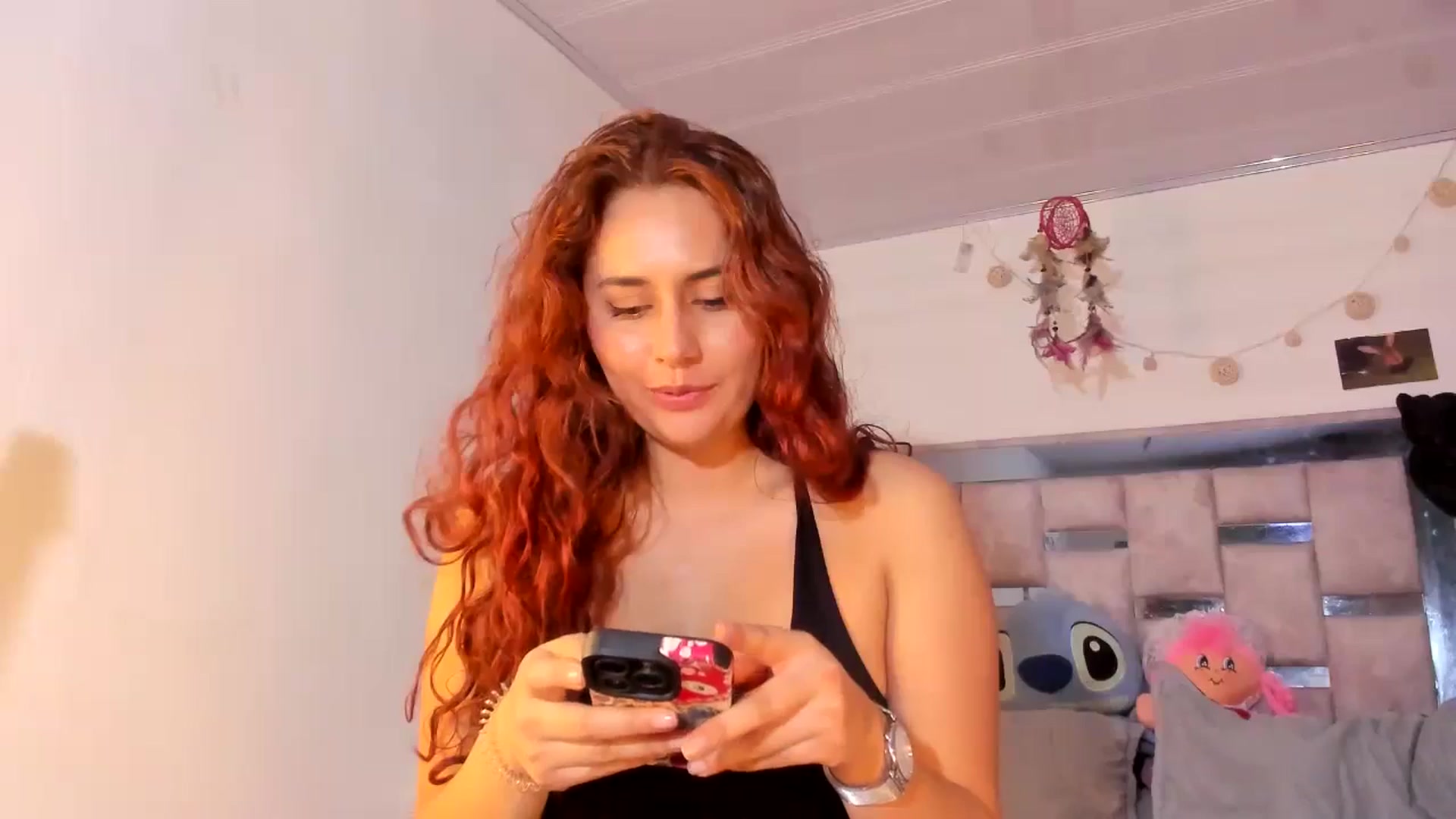 Gallery image thumbnail from NaughtySaraa's myfreecams stream on, 03/20/2025, 15:25 image 6 of 20