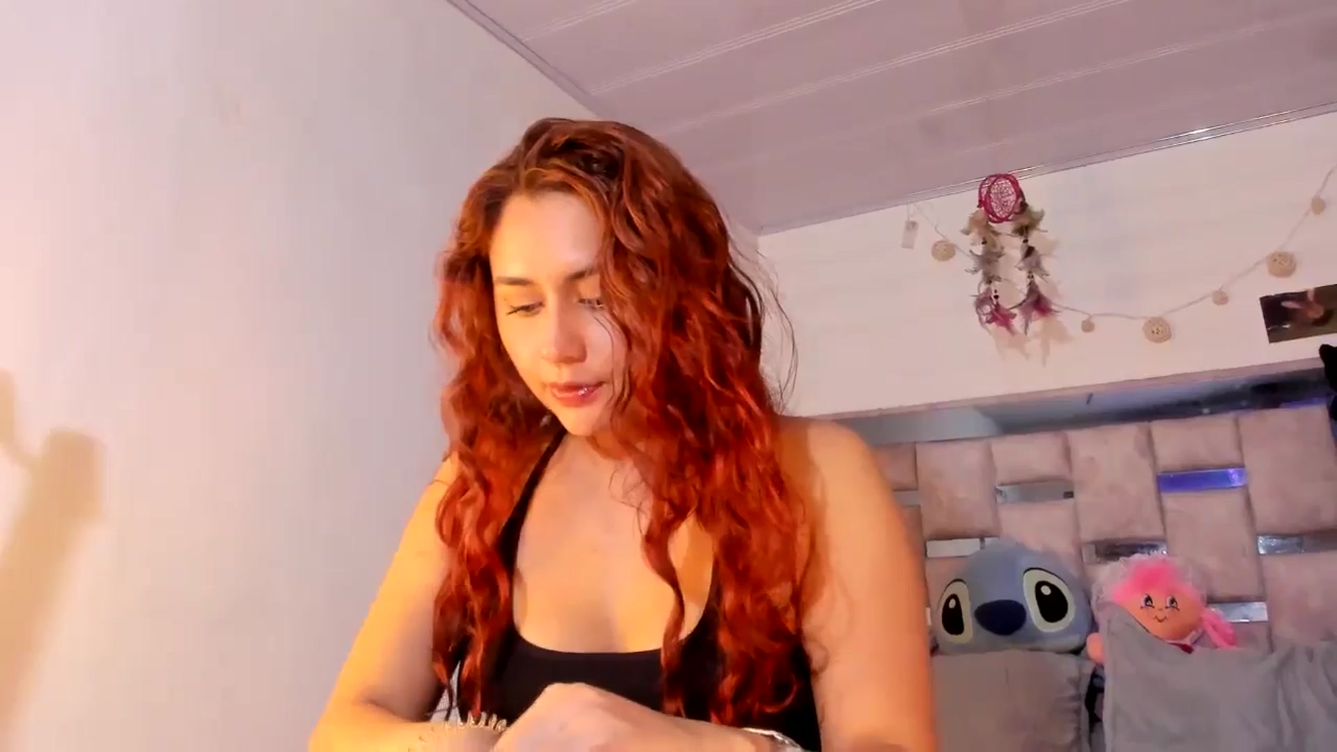 Gallery image thumbnail from NaughtySaraa's myfreecams stream on, 03/20/2025, 15:25 image 8 of 20
