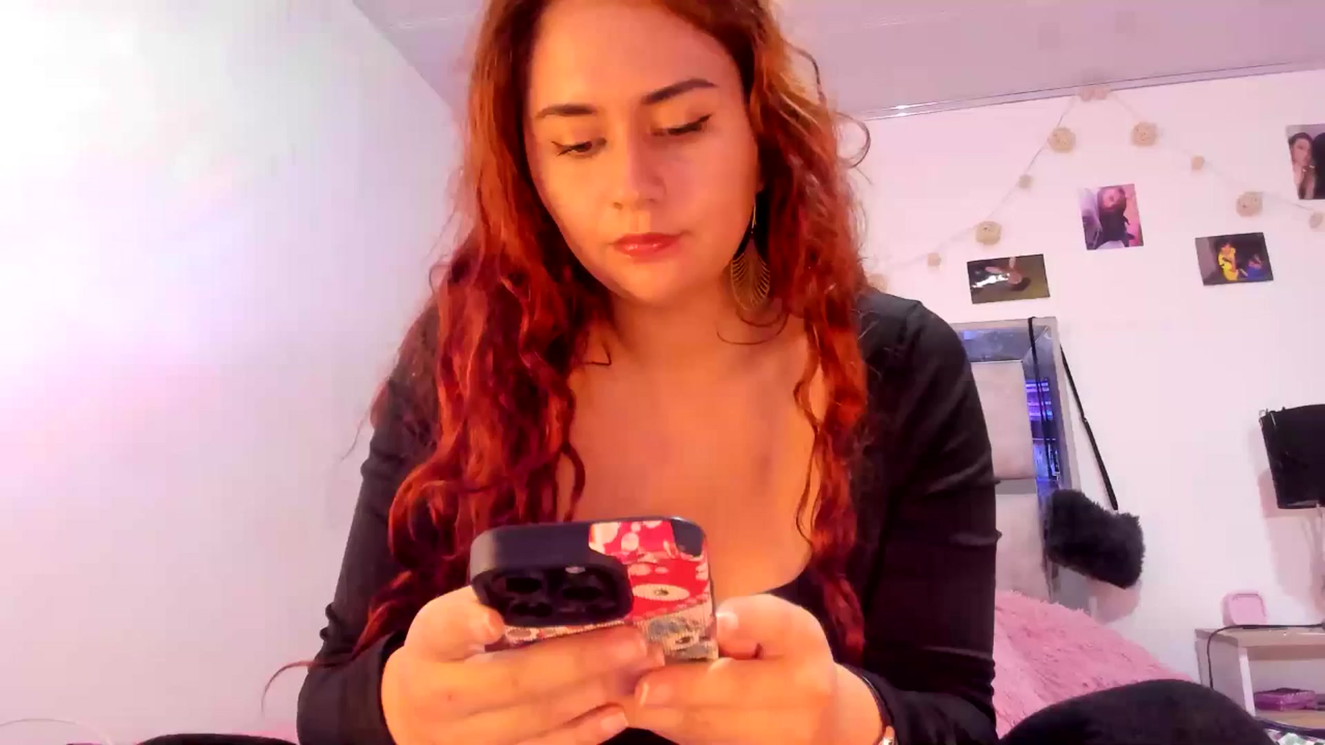 Gallery image thumbnail from NaughtySaraa's myfreecams stream on, 04/02/2025, 17:05 image 1 of 20