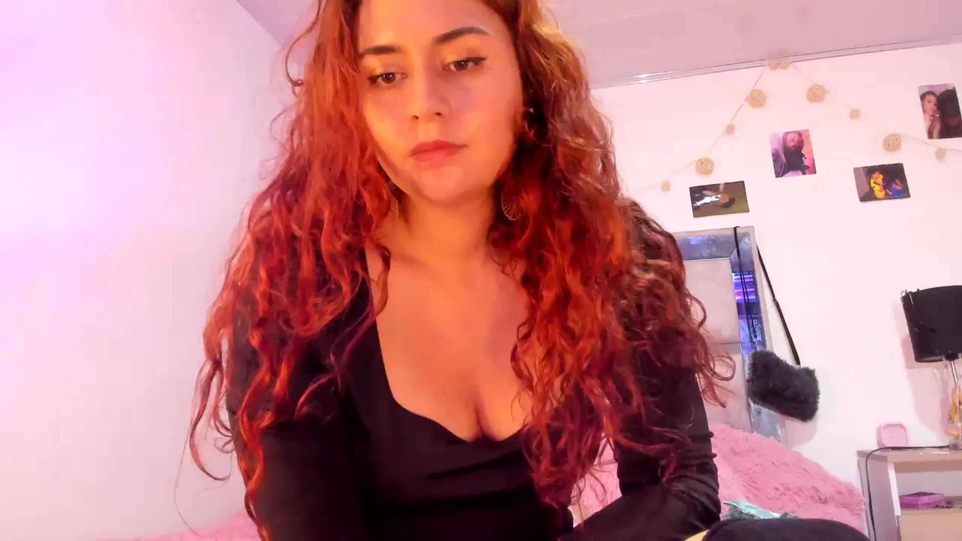 Gallery image thumbnail from NaughtySaraa's myfreecams stream on, 04/02/2025, 17:05 image 9 of 20