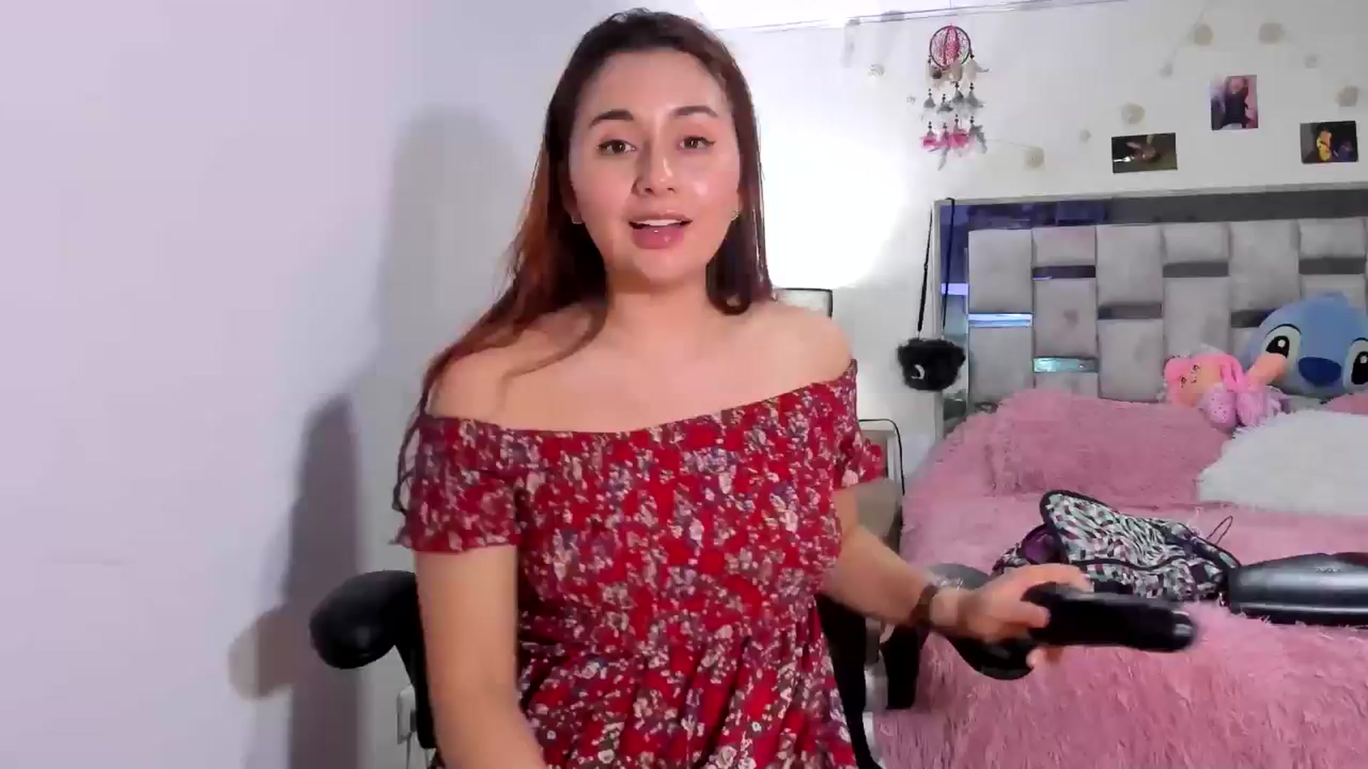Gallery image thumbnail from NaughtySaraa's myfreecams stream on, 04/22/2025, 21:22 image 12 of 20