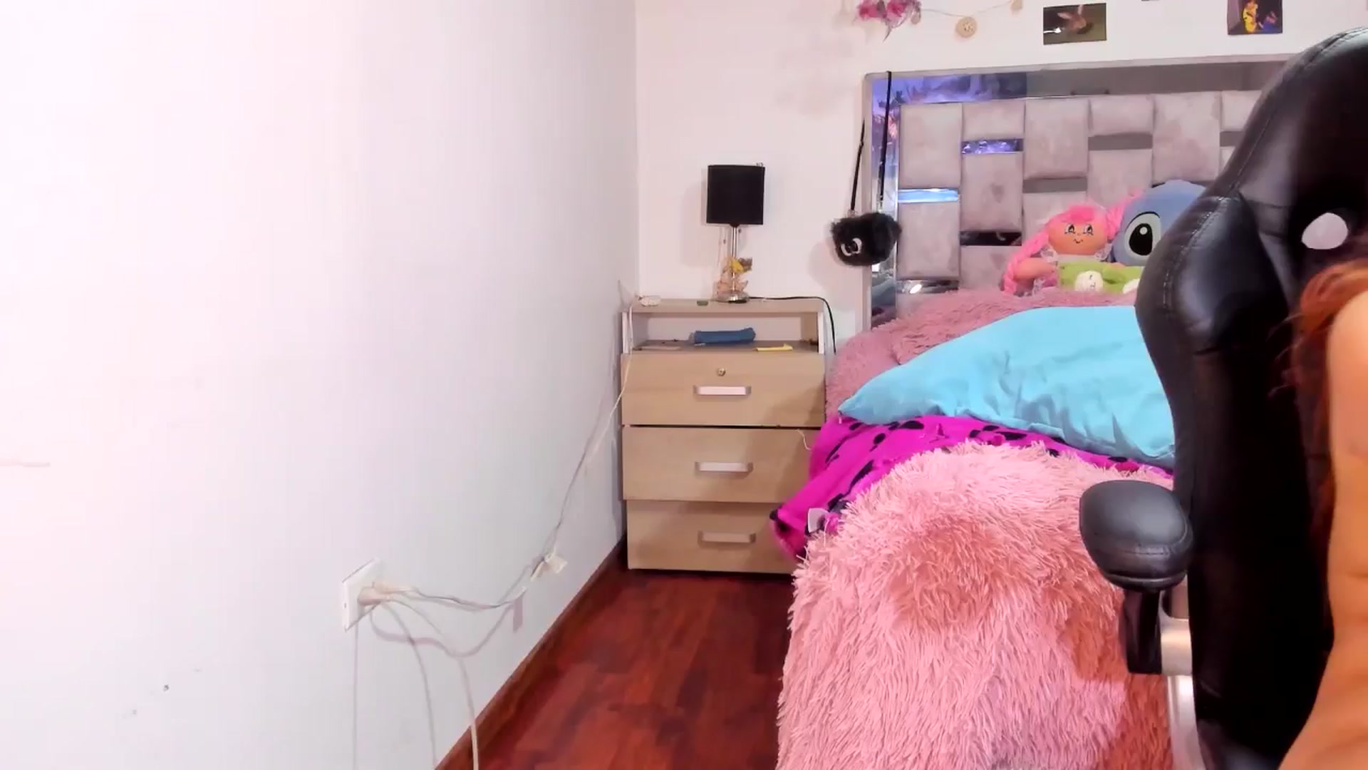 Gallery image thumbnail from NaughtySaraa's myfreecams stream on, 04/29/2025, 22:29 image 19 of 20