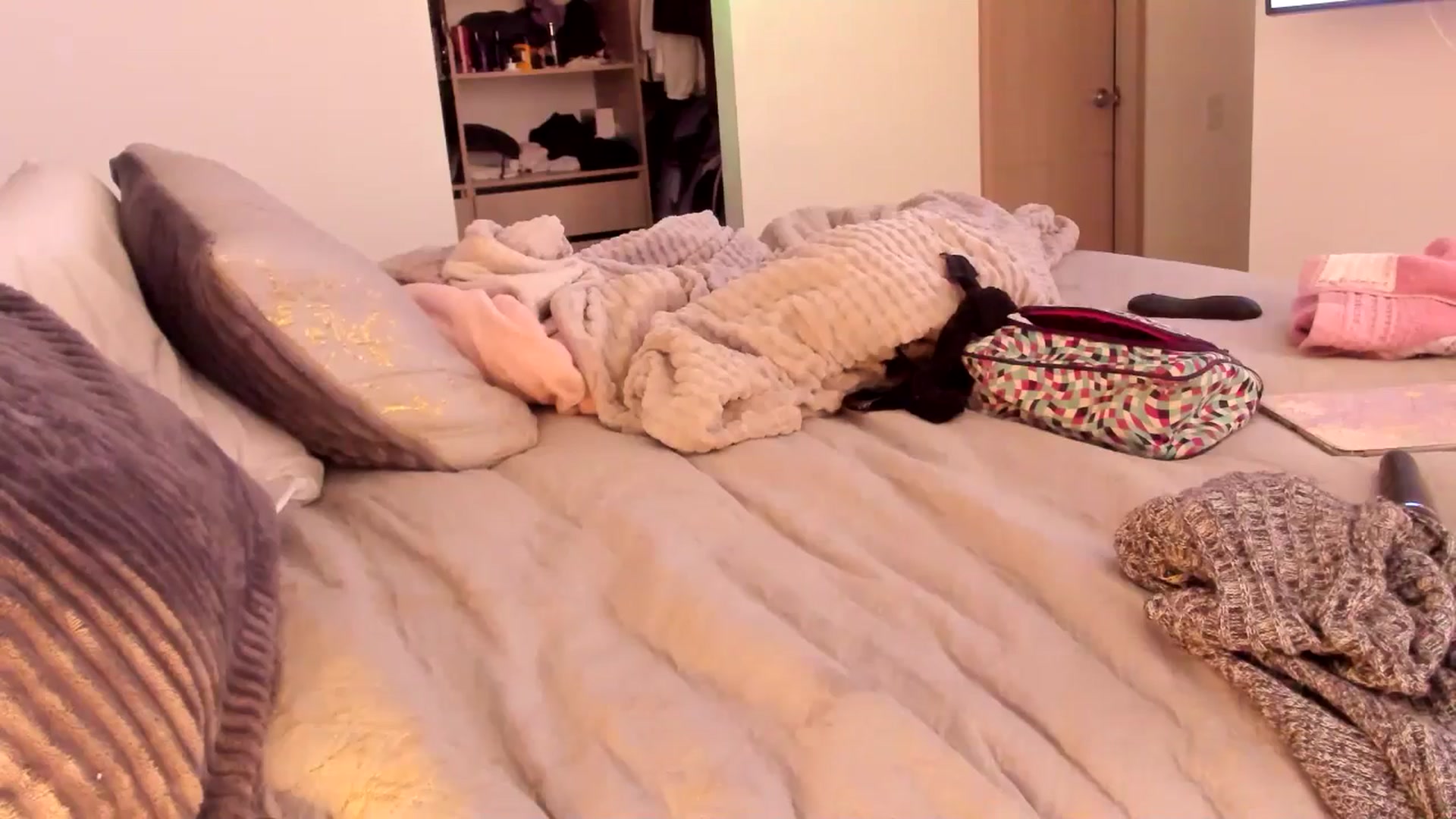 Gallery image thumbnail from NaughtySaraa's myfreecams stream on, 06/06/2025, 18:59 image 10 of 20