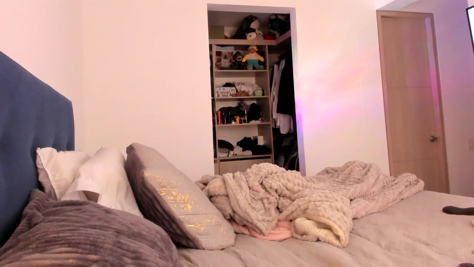 Gallery image thumbnail from NaughtySaraa's myfreecams stream on, 06/06/2025, 18:59 image 1 of 20