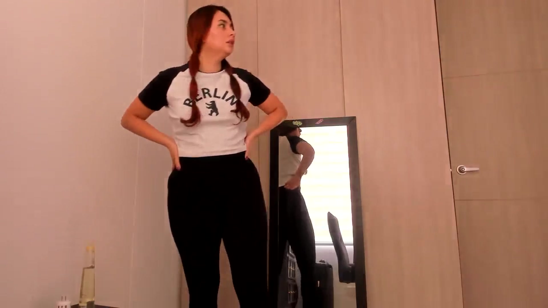 Gallery image thumbnail from NaughtySaraa's myfreecams stream on, 06/17/2025, 14:45 image 7 of 20