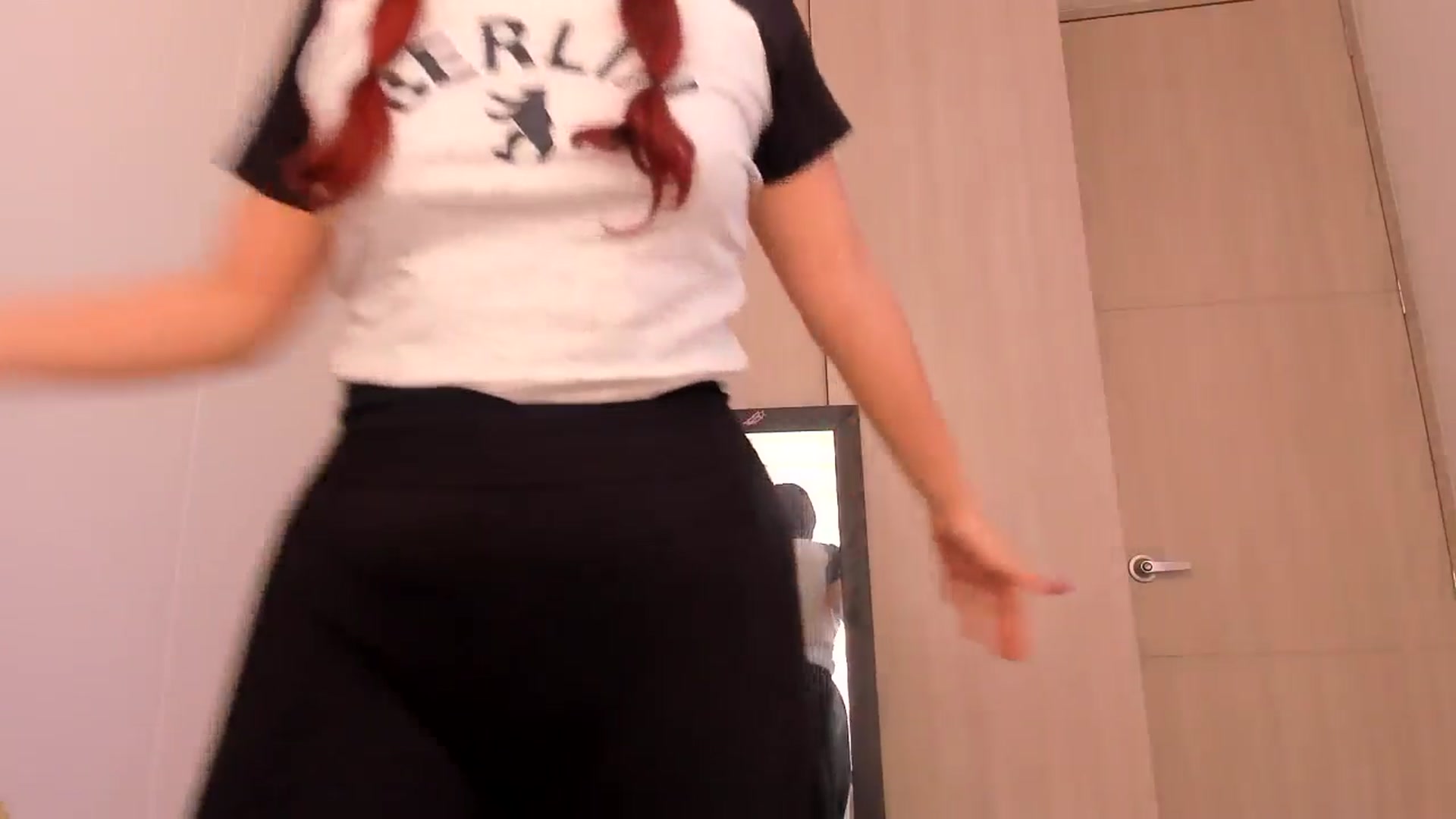 Gallery image thumbnail from NaughtySaraa's myfreecams stream on, 06/17/2025, 14:45 image 4 of 20