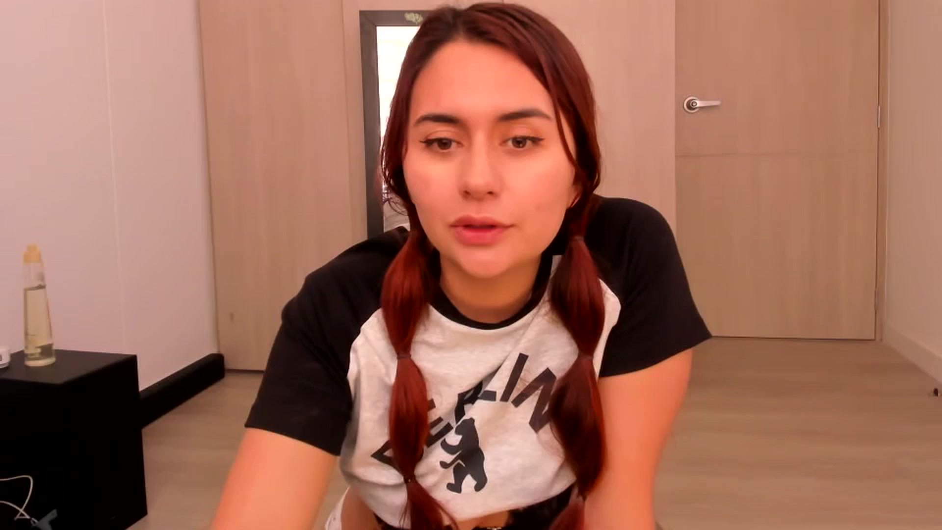 Gallery image thumbnail from NaughtySaraa's myfreecams stream on, 06/17/2025, 16:17 image 17 of 20