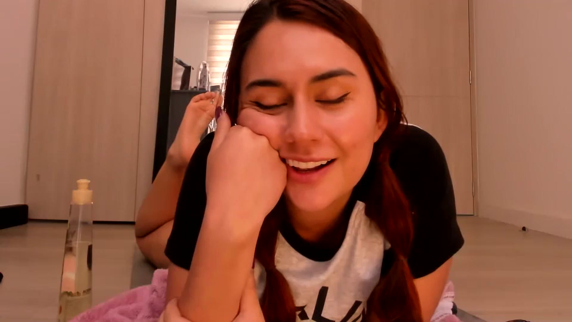 Gallery image thumbnail from NaughtySaraa's myfreecams stream on, 06/17/2025, 17:28 image 2 of 20
