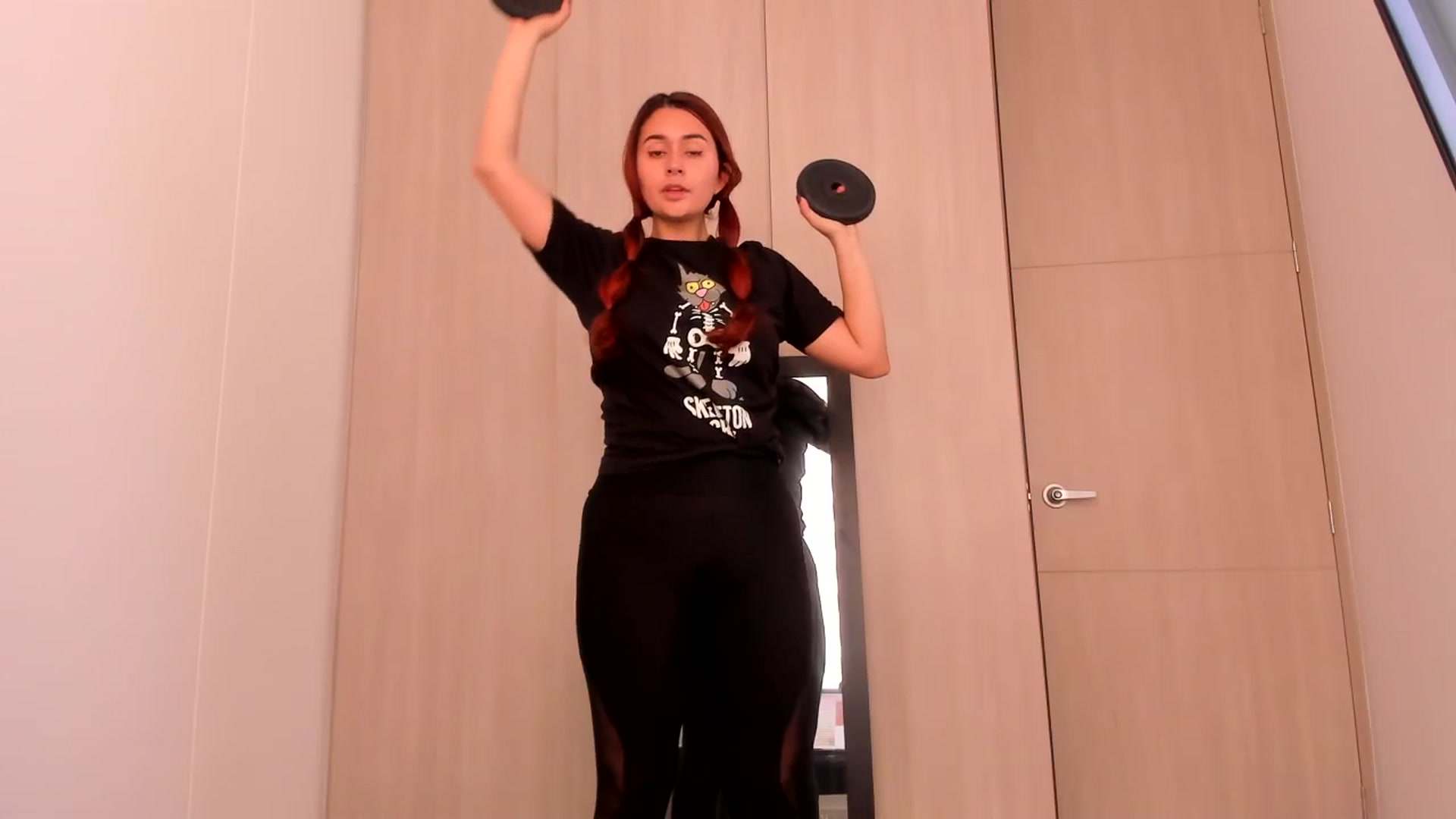 Gallery image thumbnail from NaughtySaraa's myfreecams stream on, 06/19/2025, 15:35 image 13 of 20