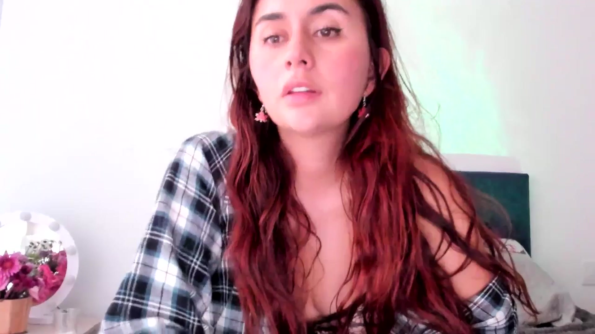 Gallery image thumbnail from NaughtySaraa's myfreecams stream on, 11/10/2025, 21:44 image 16 of 20