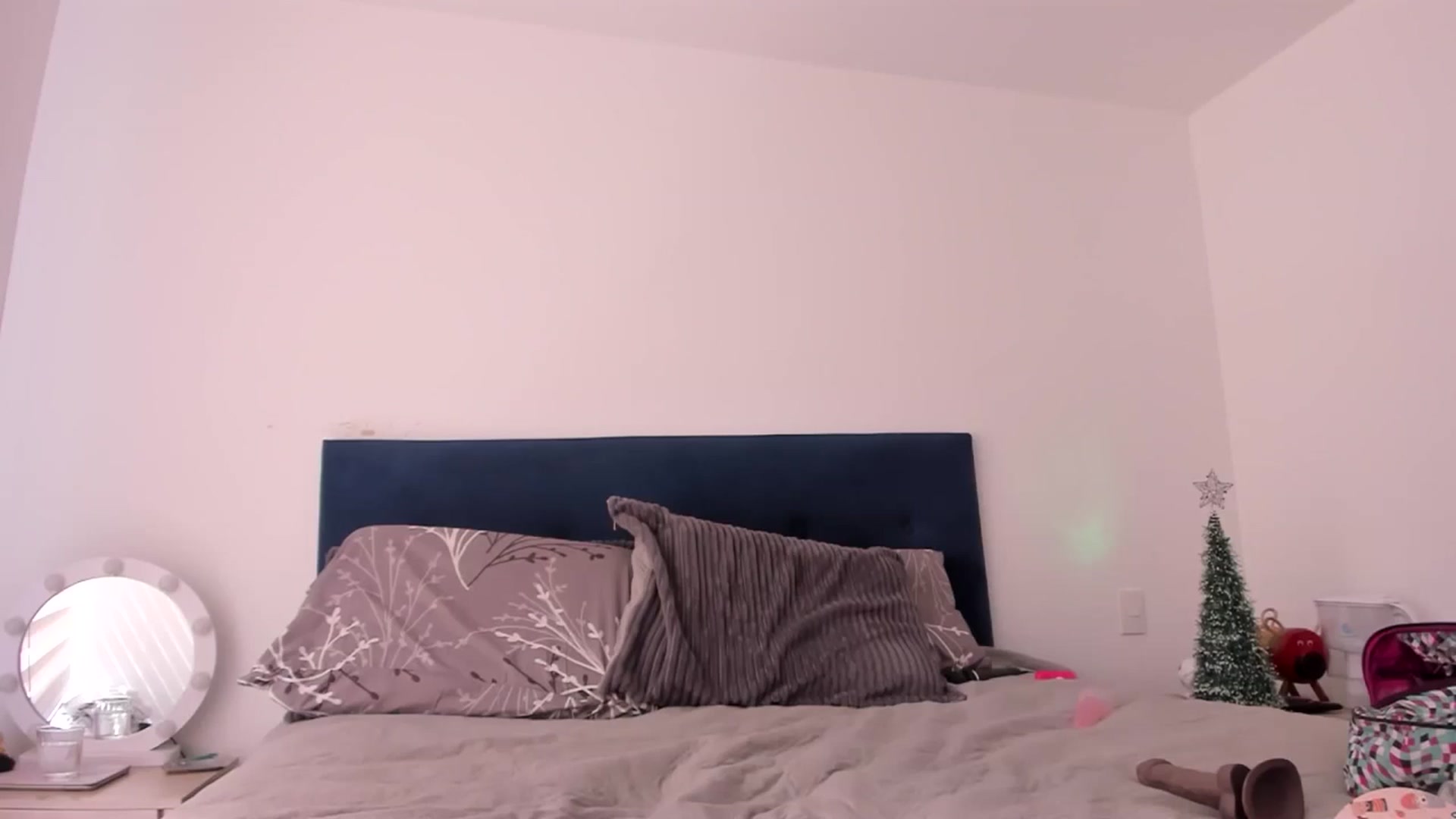 Gallery image thumbnail from NaughtySaraa's myfreecams stream on, 12/23/2025, 16:16 image 12 of 20