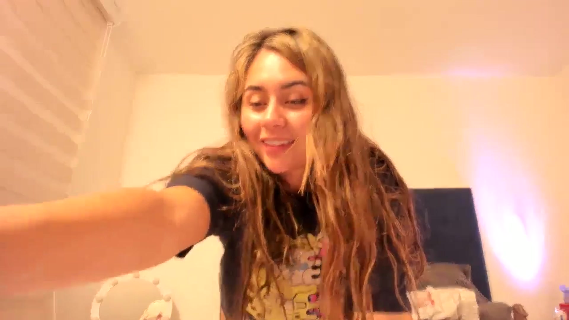 Gallery image thumbnail from NaughtySaraa's myfreecams stream on, 02/25/2026, 04:44 image 17 of 20