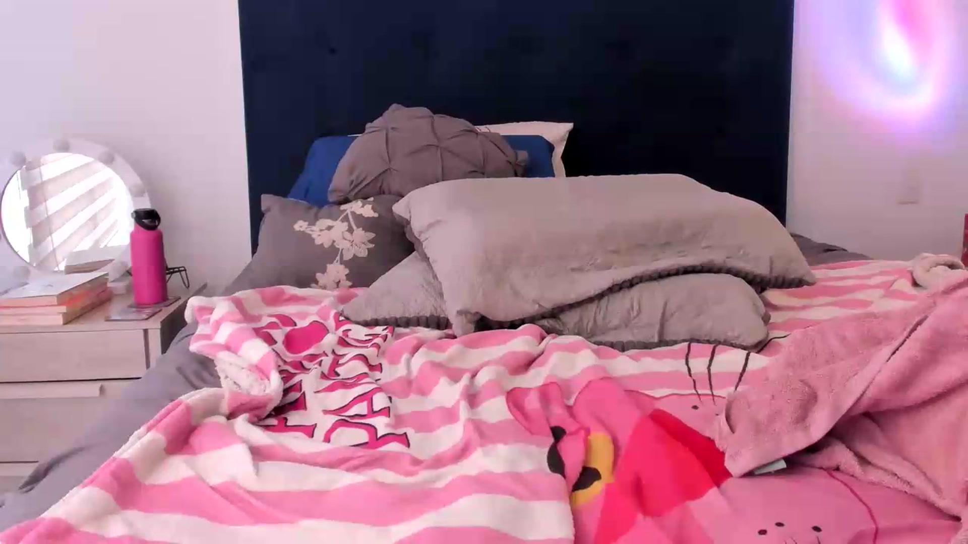 Gallery image thumbnail from NaughtySaraa's myfreecams stream on, 05/27/2026, 17:09 image 9 of 20