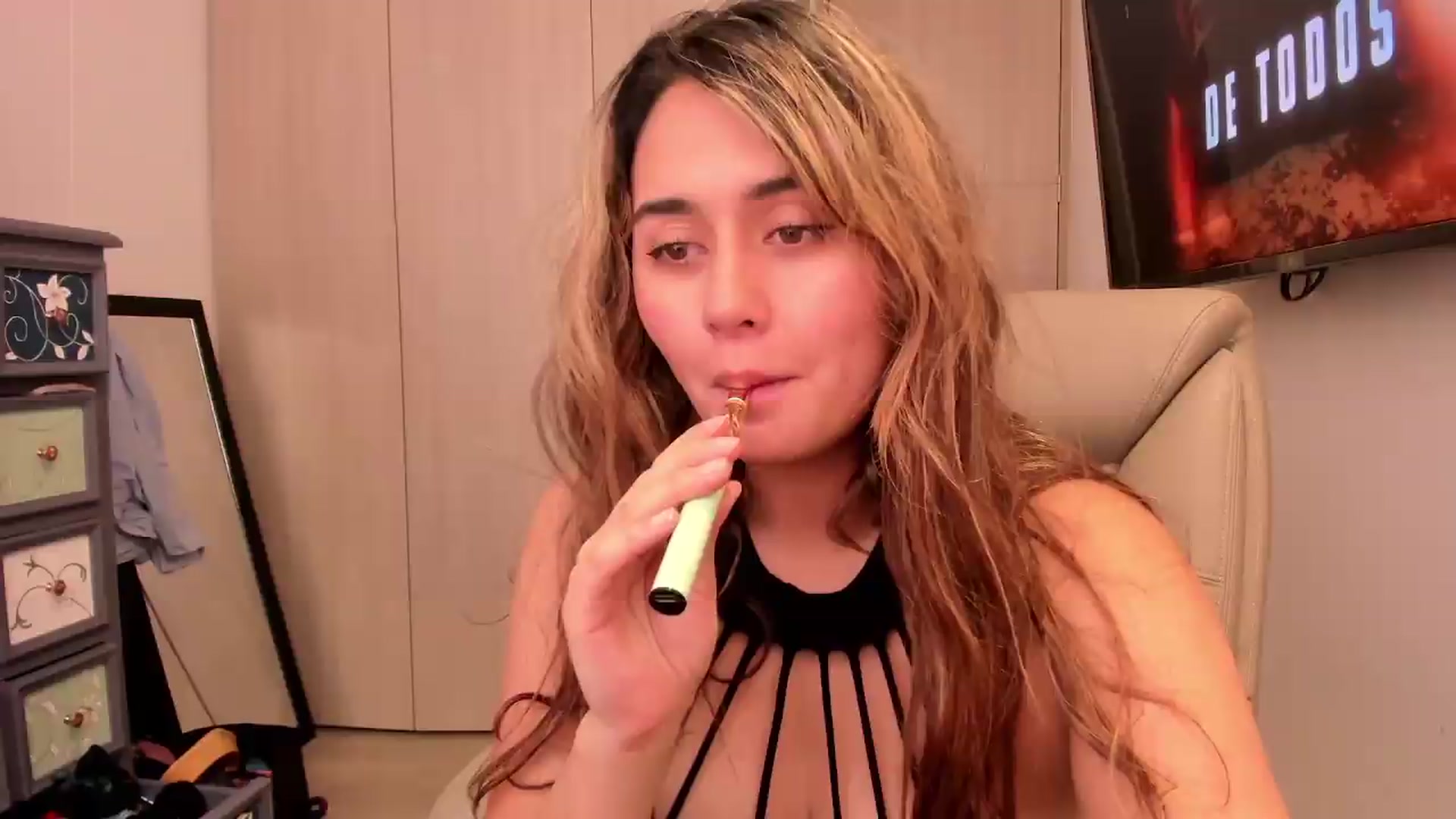 Gallery image thumbnail from NaughtySaraa's myfreecams stream on, 06/21/2026, 17:38 image 16 of 20
