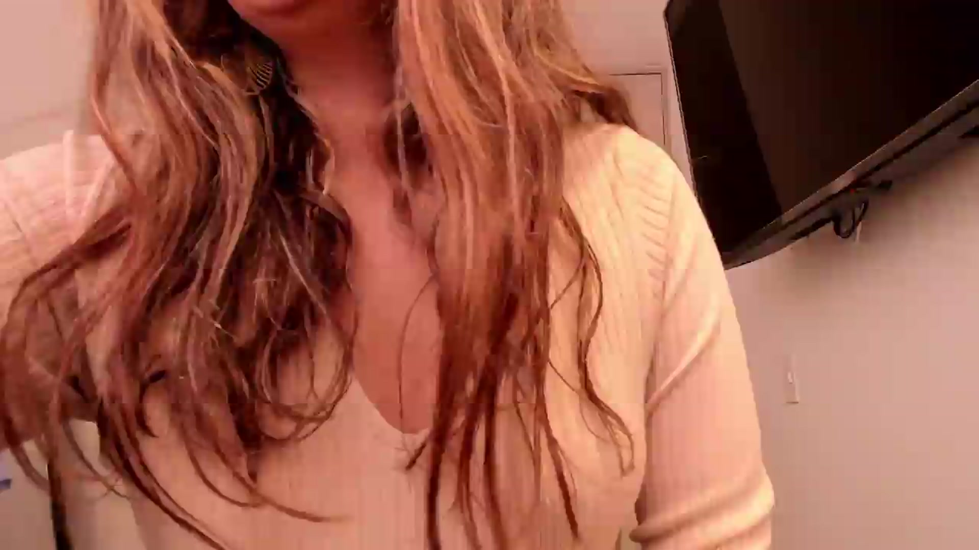 Gallery image thumbnail from NaughtySaraa's myfreecams stream on, 06/21/2026, 17:38 image 11 of 20