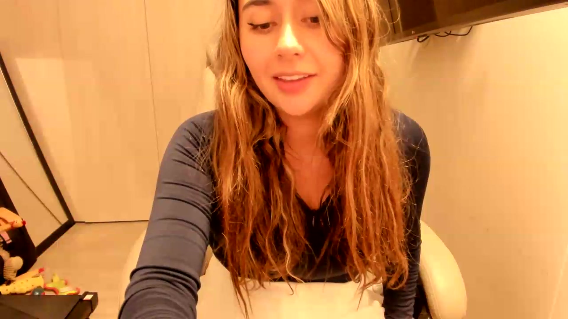 Gallery image thumbnail from NaughtySaraa's myfreecams stream on, 07/27/2026, 23:51 image 11 of 20