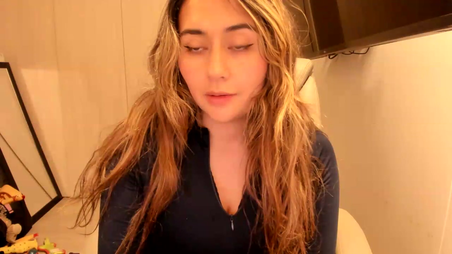 Gallery image thumbnail from NaughtySaraa's myfreecams stream on, 07/27/2026, 23:51 image 19 of 20