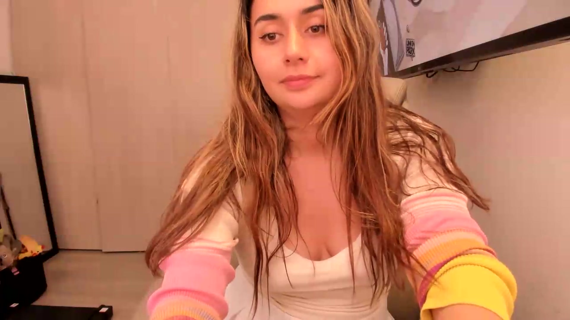 Gallery image thumbnail from NaughtySaraa's myfreecams stream on, 07/31/2026, 19:42 image 17 of 20