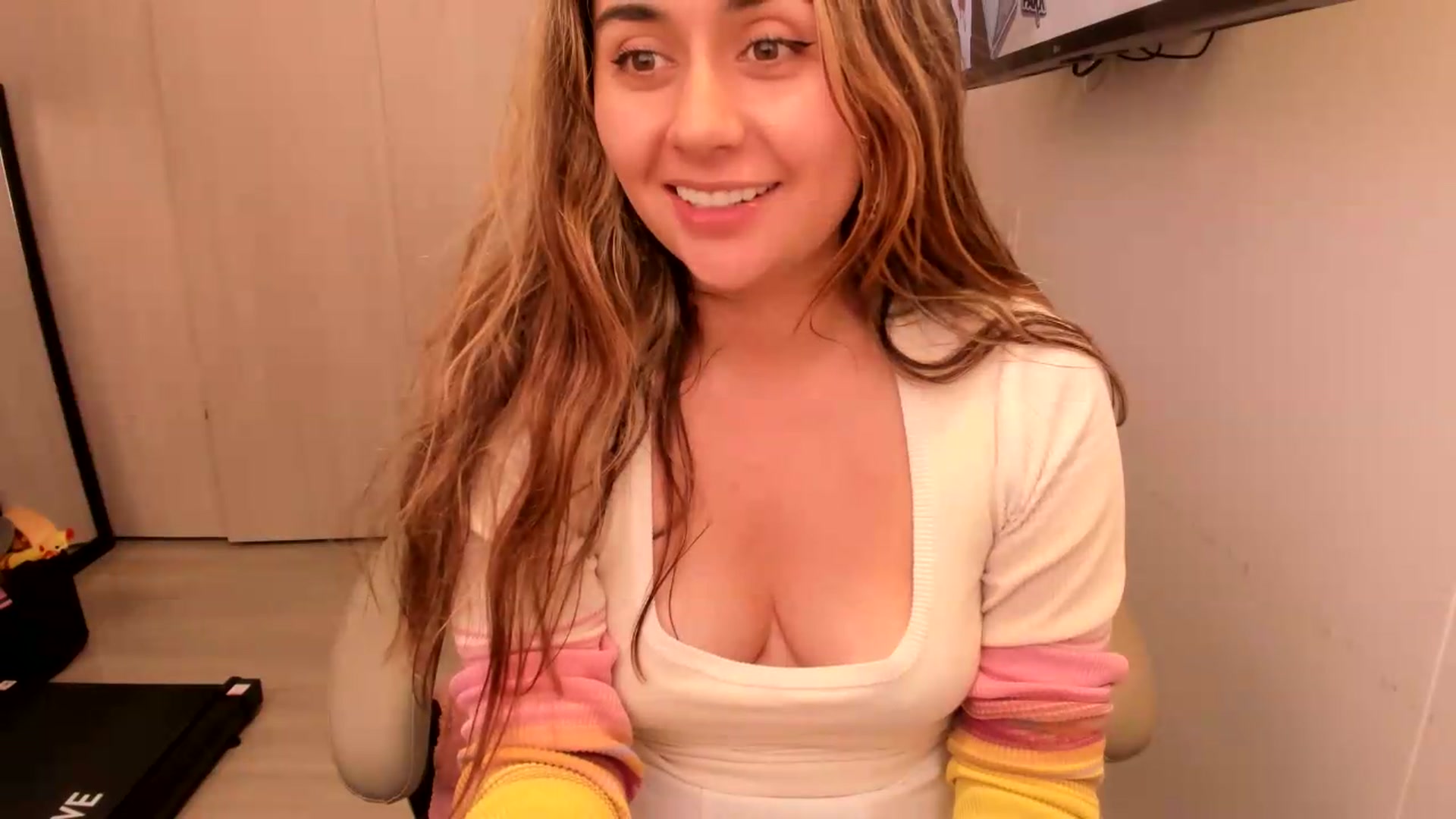 Gallery image thumbnail from NaughtySaraa's myfreecams stream on, 07/31/2026, 19:42 image 3 of 20