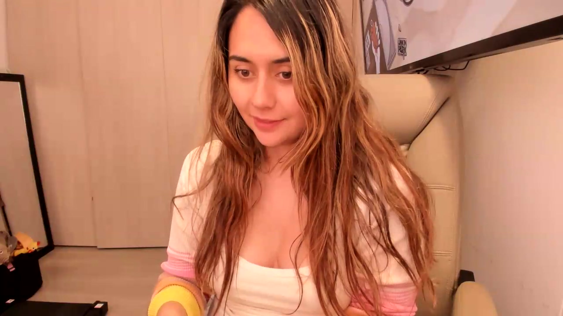 Gallery image thumbnail from NaughtySaraa's myfreecams stream on, 07/31/2026, 19:42 image 14 of 20