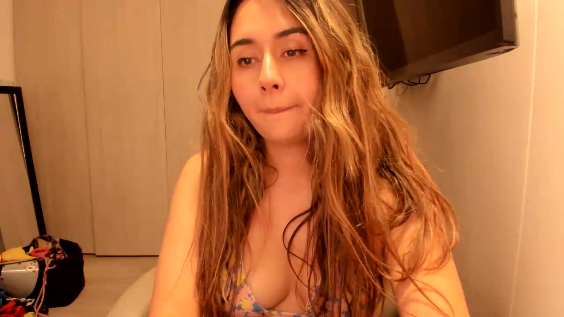 Gallery image thumbnail from NaughtySaraa's myfreecams stream on, 08/06/2026, 22:59 image 6 of 20