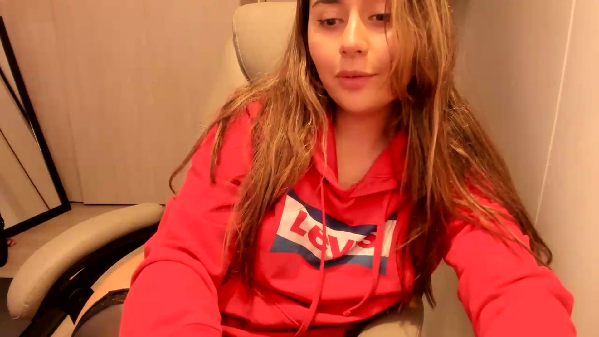 Gallery image thumbnail from NaughtySaraa's myfreecams stream on, 08/14/2026, 22:23 image 18 of 20
