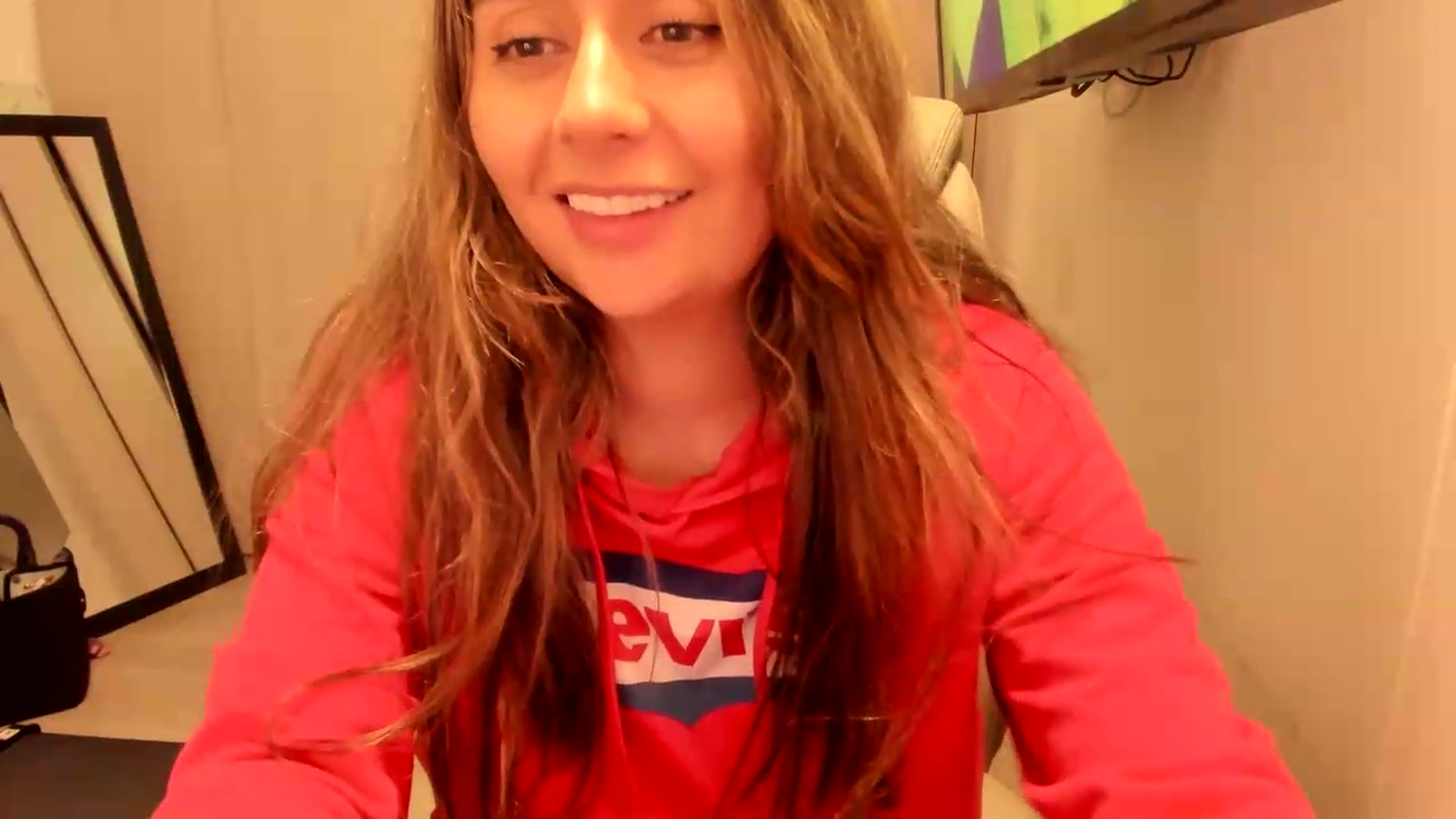 Gallery image thumbnail from NaughtySaraa's myfreecams stream on, 08/14/2026, 22:59 image 18 of 20