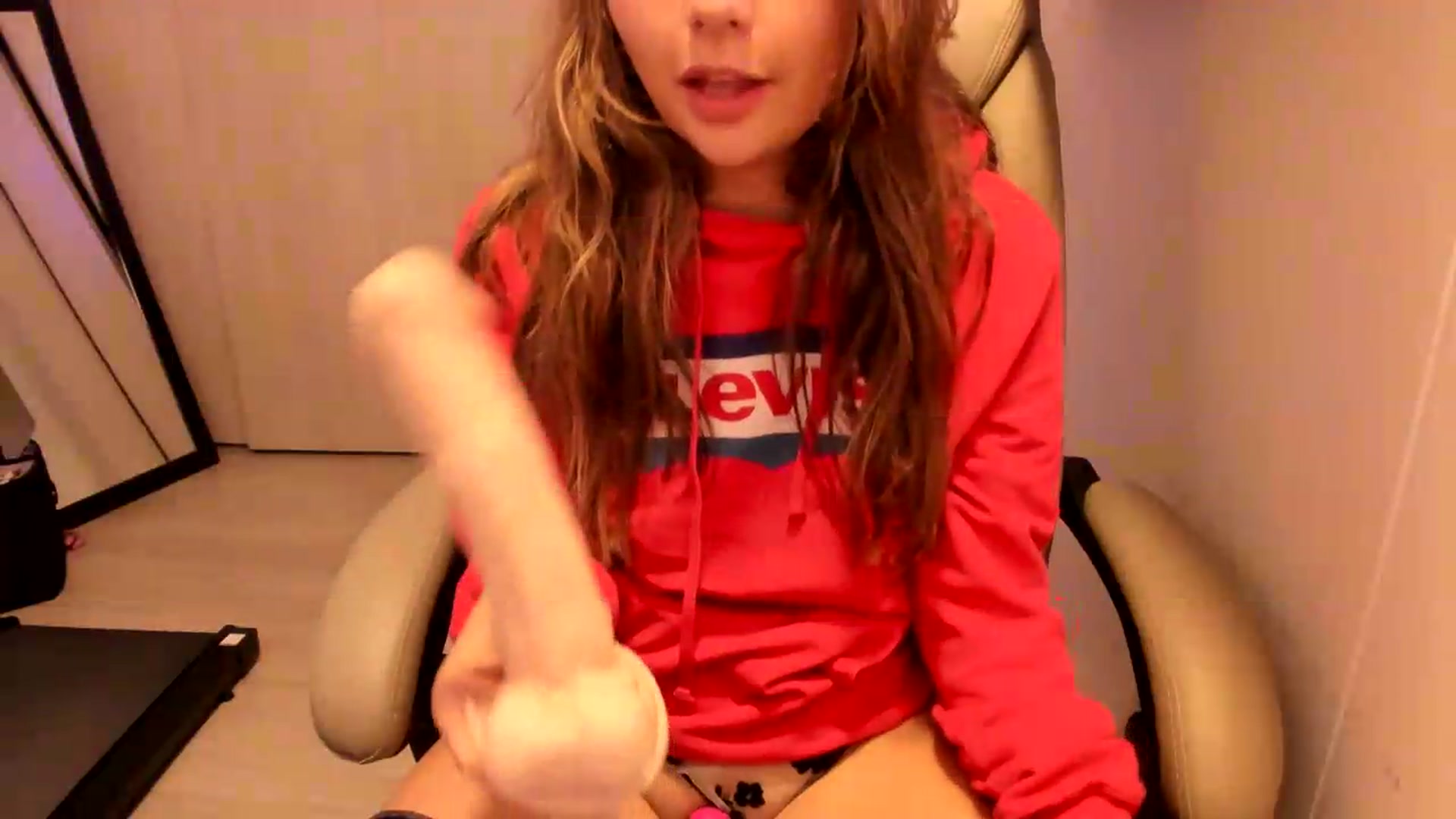 Gallery image thumbnail from NaughtySaraa's myfreecams stream on, 08/14/2026, 22:59 image 6 of 20