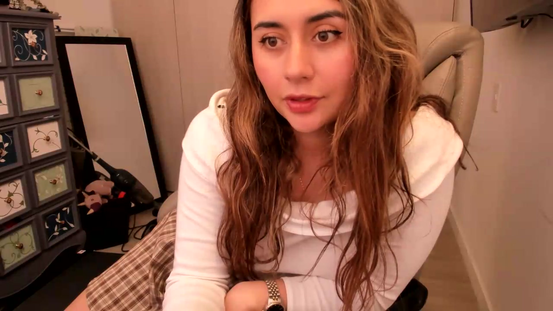 Gallery image thumbnail from NaughtySaraa's myfreecams stream on, 08/28/2026, 18:43 image 4 of 20