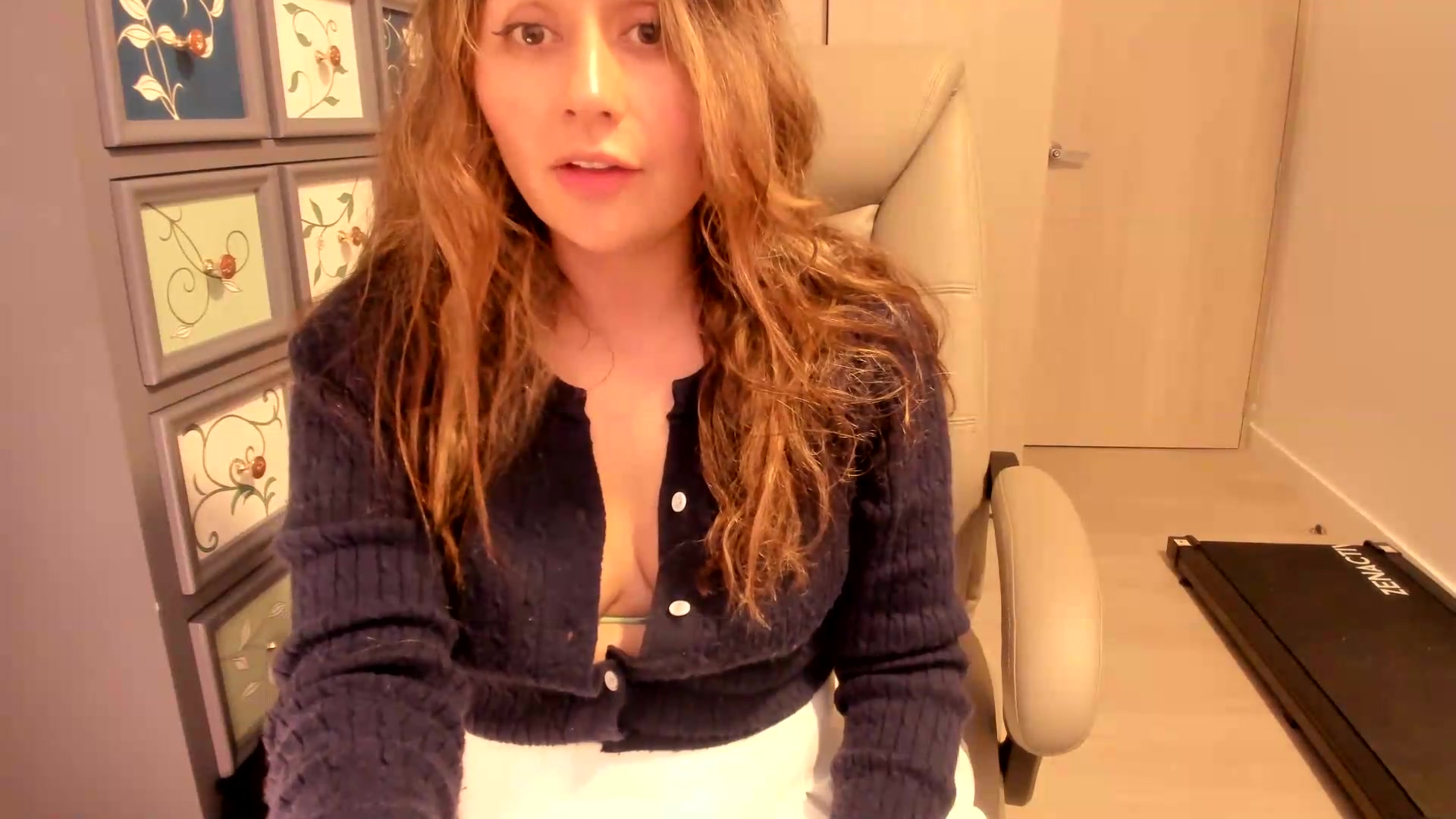 Gallery image thumbnail from NaughtySaraa's myfreecams stream on, 09/09/2026, 22:47 image 20 of 20