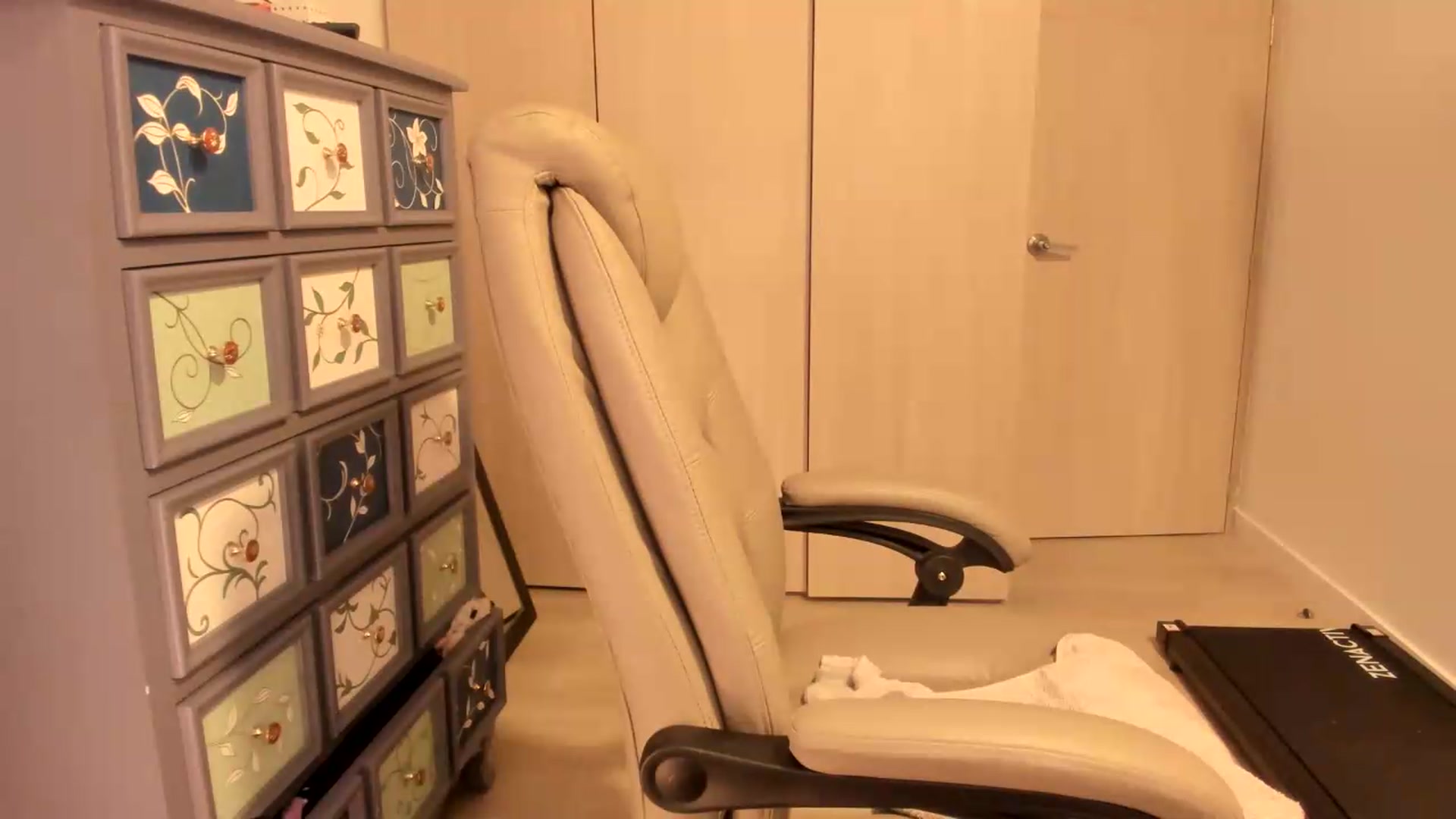 Gallery image thumbnail from NaughtySaraa's myfreecams stream on, 09/09/2026, 22:47 image 13 of 20
