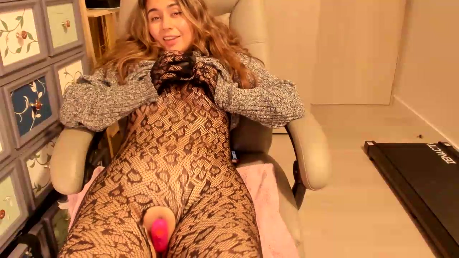 Gallery image thumbnail from NaughtySaraa's myfreecams stream on, 09/10/2026, 22:46 image 13 of 20
