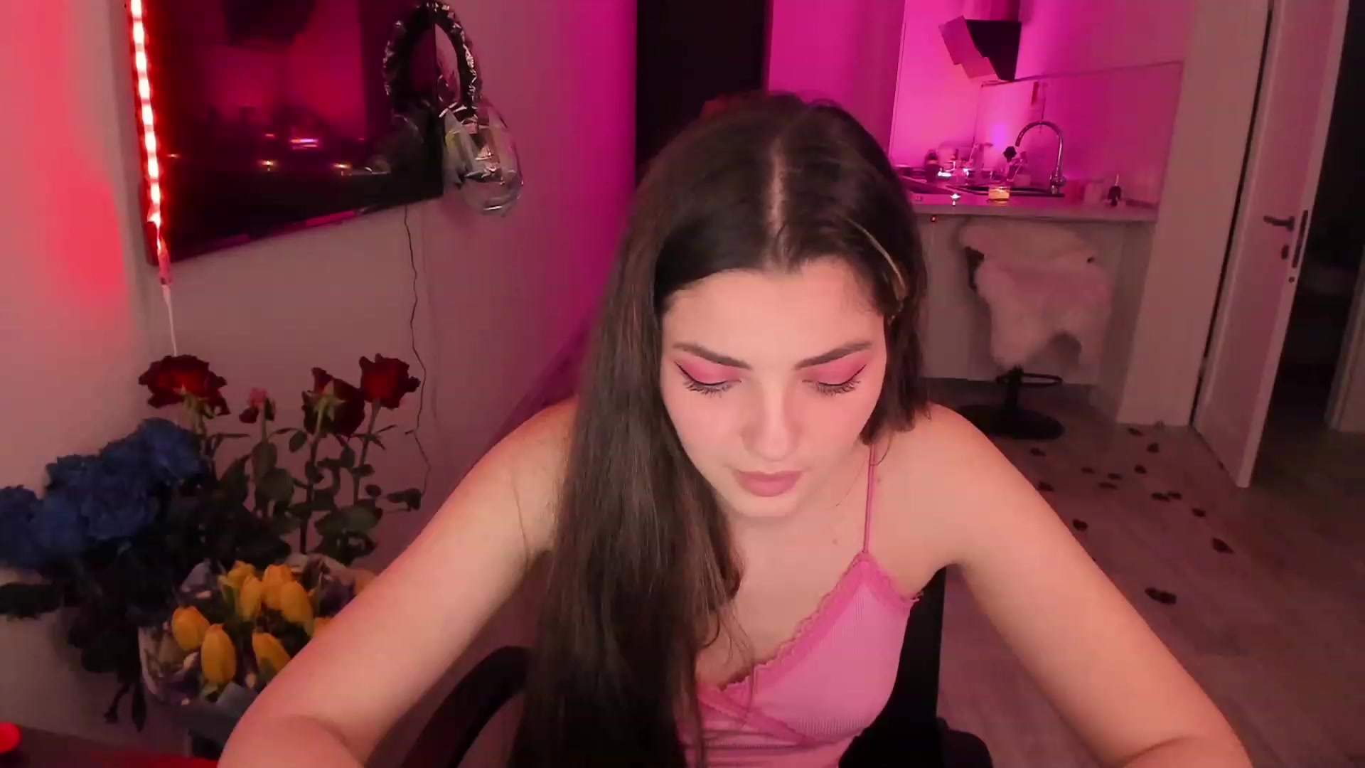 Gallery image thumbnail from Naughty_Inna_'s myfreecams stream on, 02/14/2023, 18:20 image 12 of 20