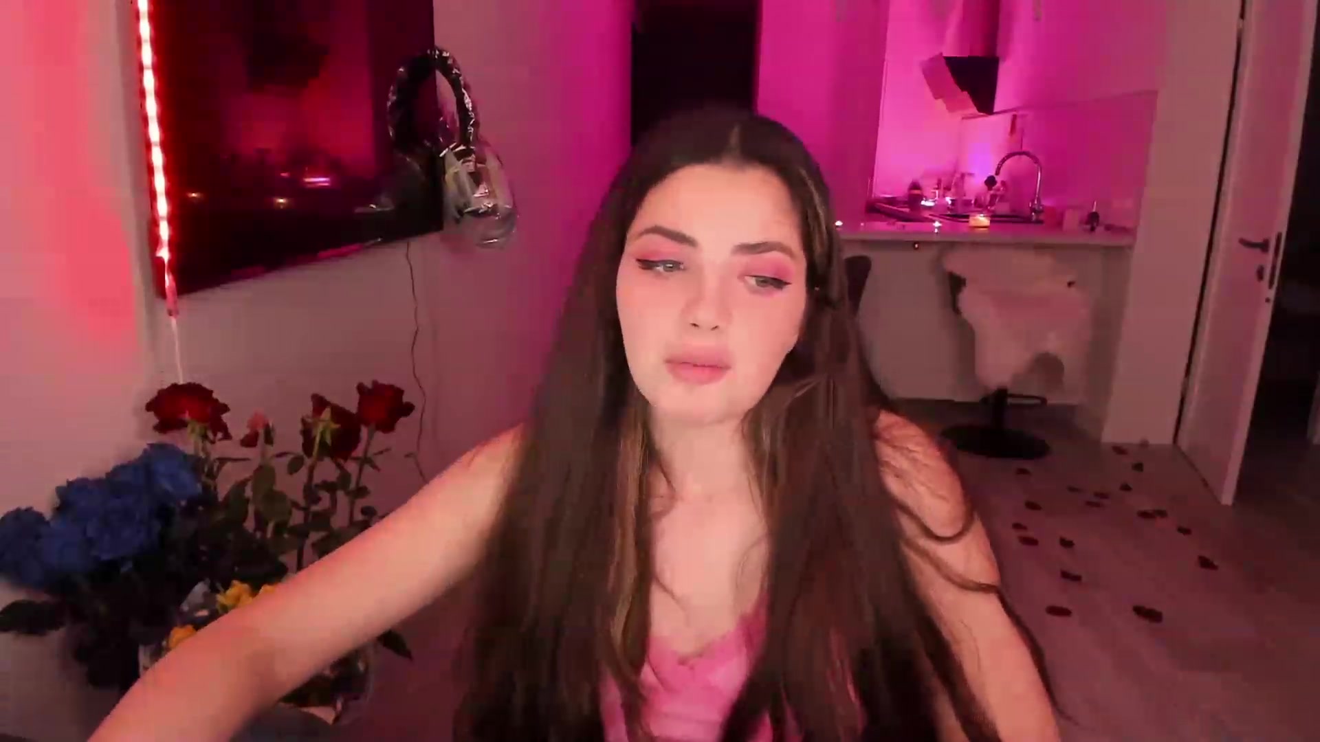 Gallery image thumbnail from Naughty_Inna_'s myfreecams stream on, 02/14/2023, 18:20 image 18 of 20