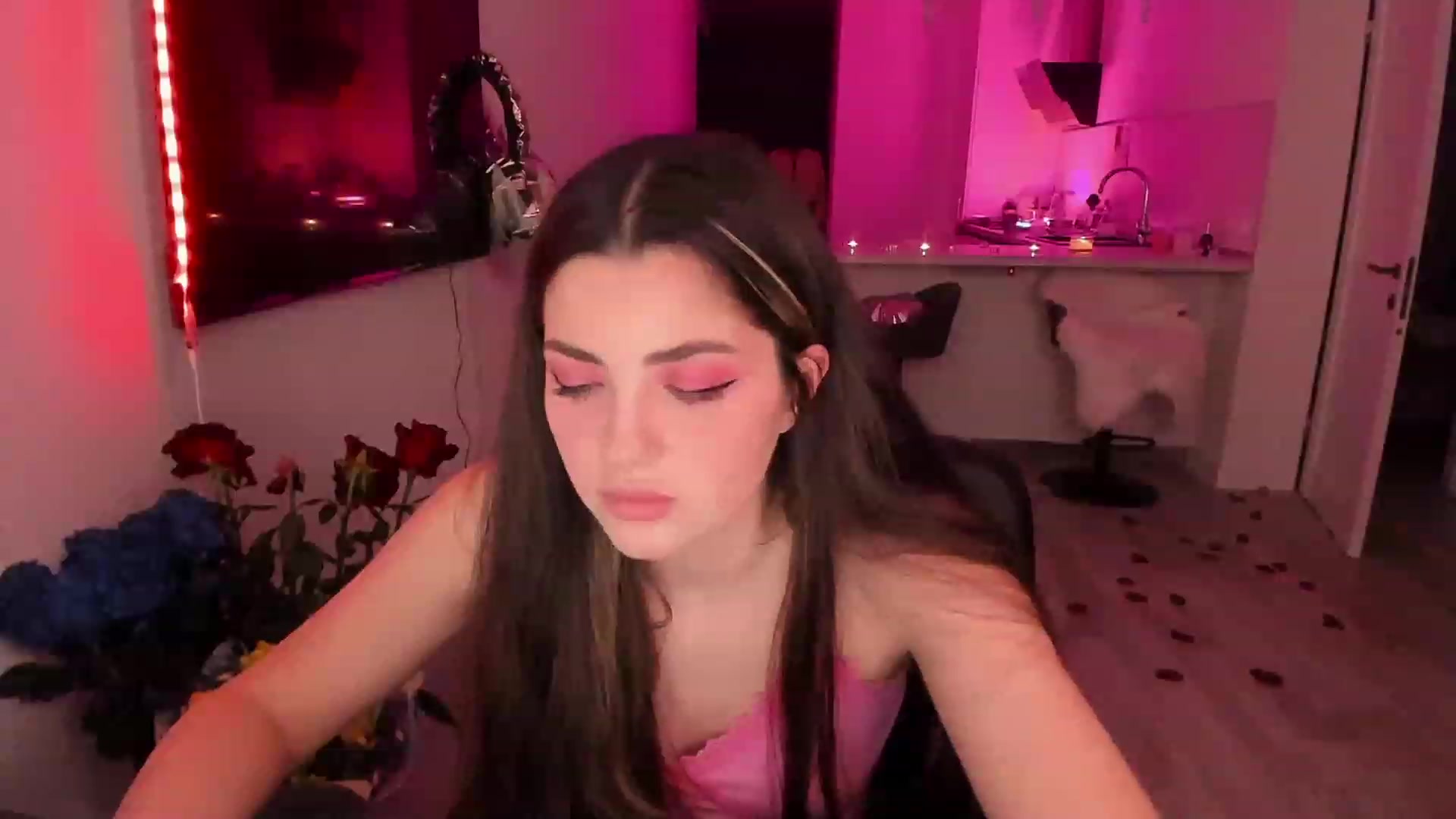 Gallery image thumbnail from Naughty_Inna_'s myfreecams stream on, 02/14/2023, 18:20 image 15 of 20
