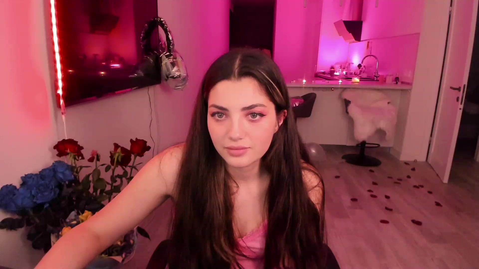 Gallery image thumbnail from Naughty_Inna_'s myfreecams stream on, 02/14/2023, 18:20 image 16 of 20