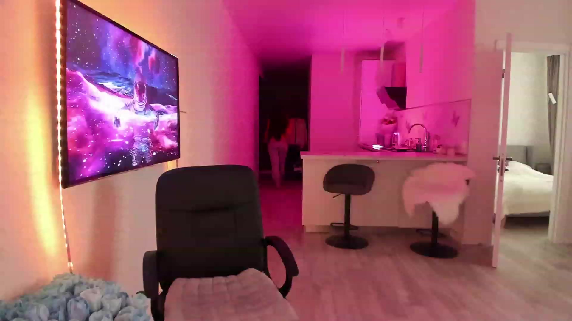 Gallery image thumbnail from Naughty_Inna_'s myfreecams stream on, 03/12/2023, 13:00 image 13 of 20