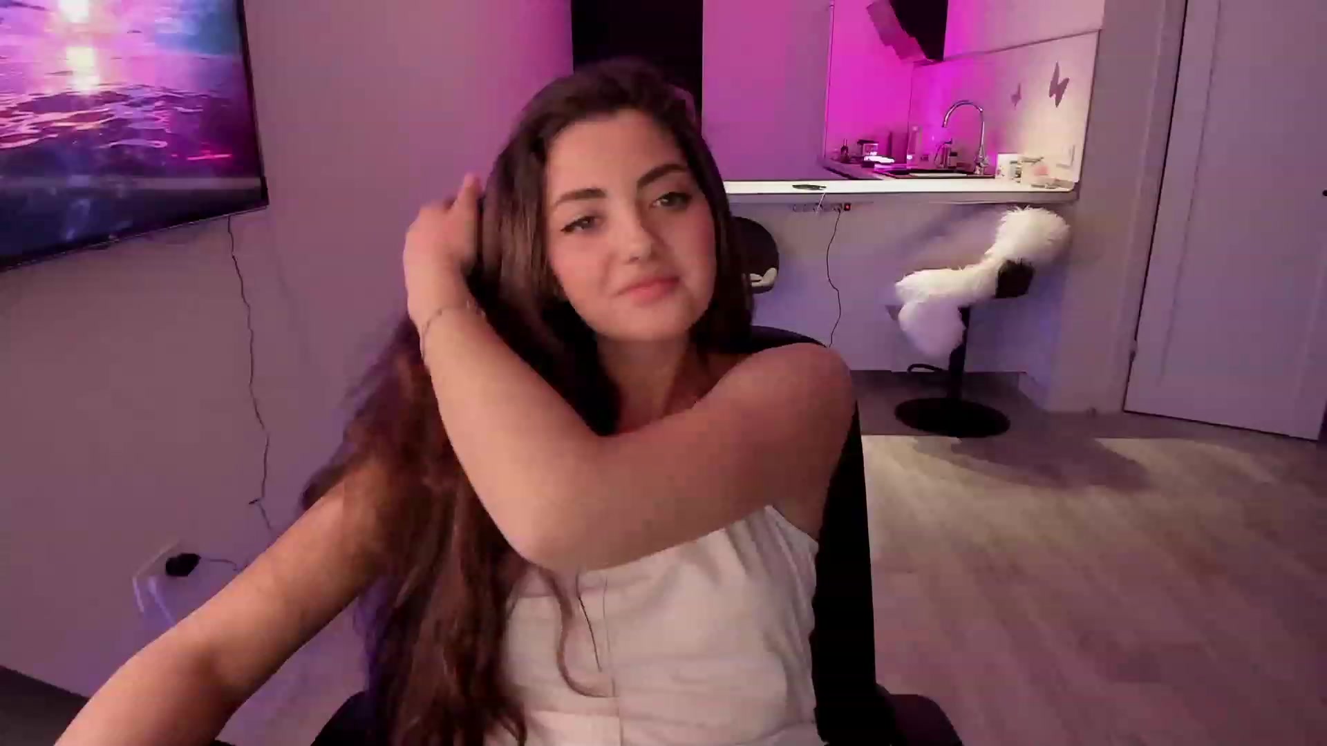 Gallery image thumbnail from Naughty_Inna_'s myfreecams stream on, 03/30/2023, 21:07 image 14 of 20