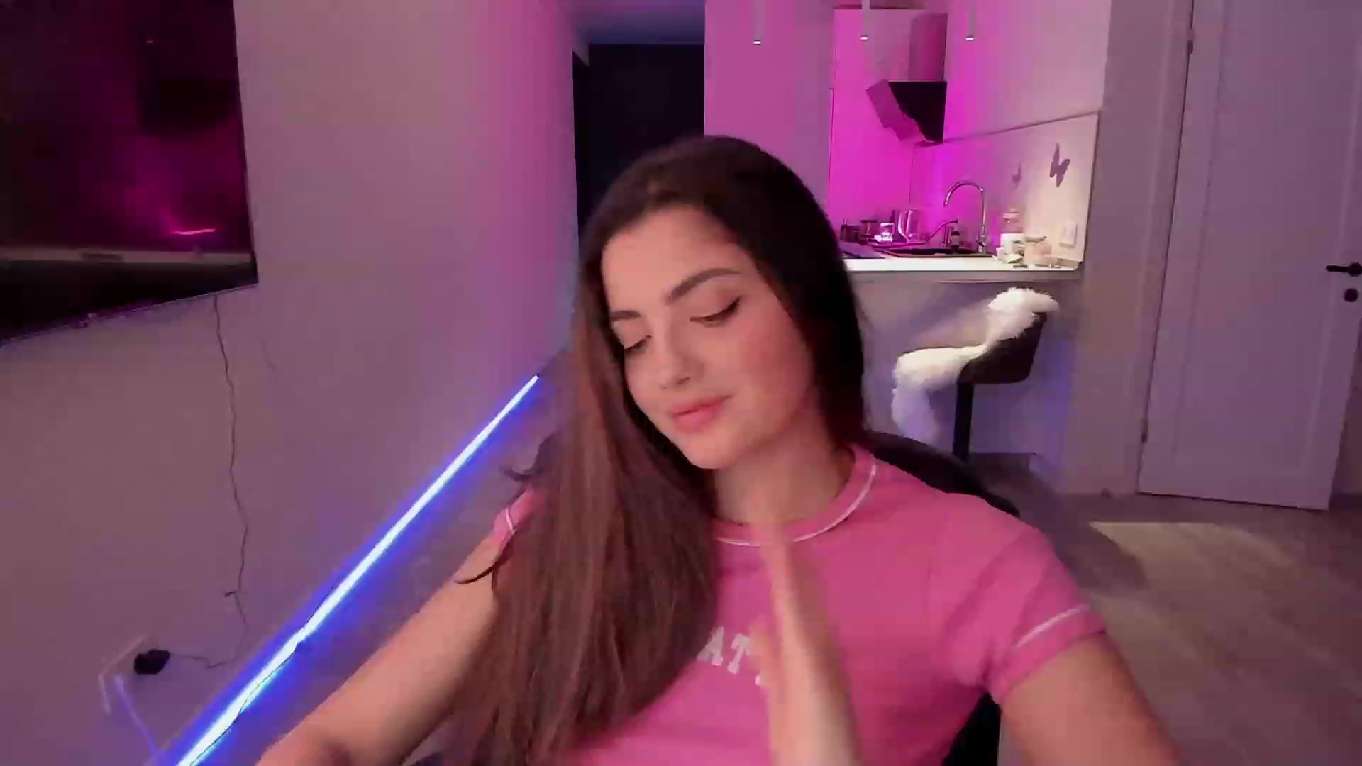 Gallery image thumbnail from Naughty_Inna_'s myfreecams stream on, 03/31/2023, 22:09 image 18 of 20