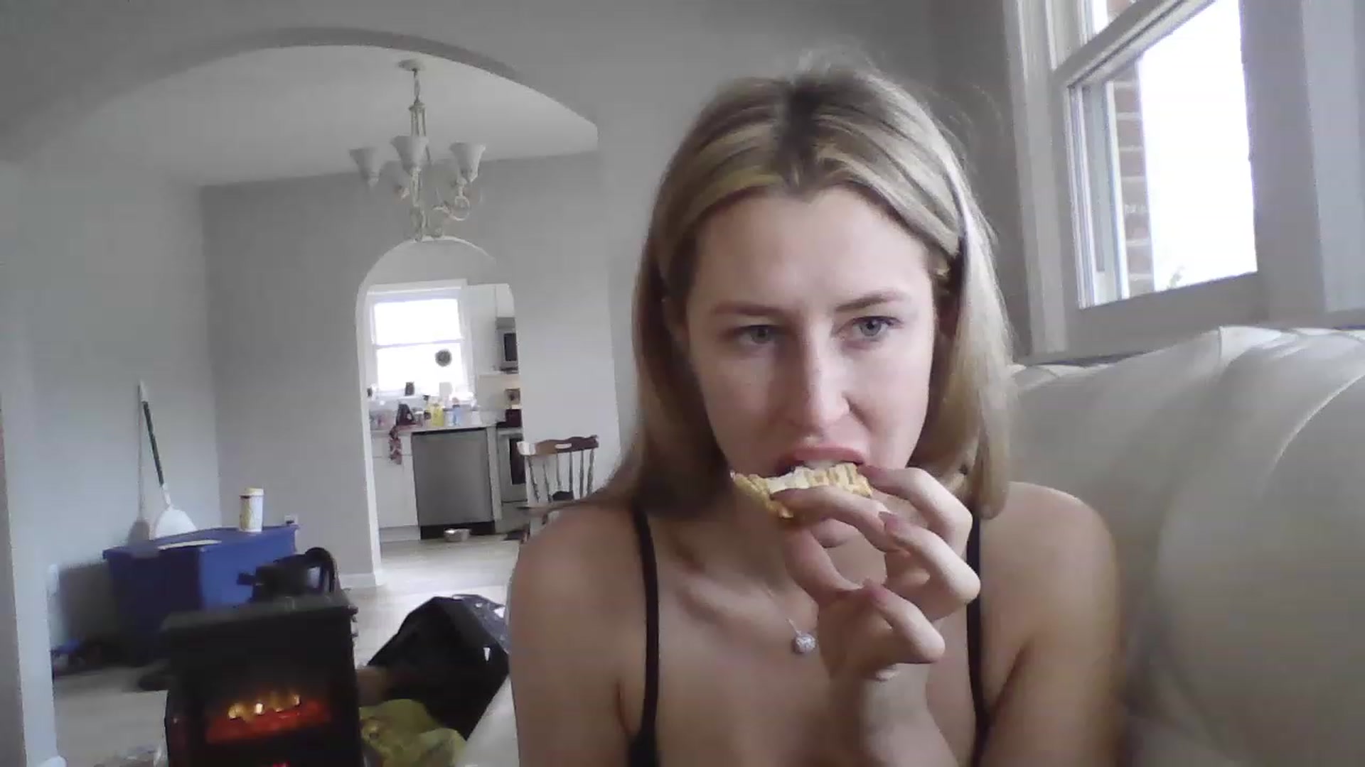 Gallery image thumbnail from Naughtycindy1's myfreecams stream on, 02/02/2023, 17:59 image 6 of 20