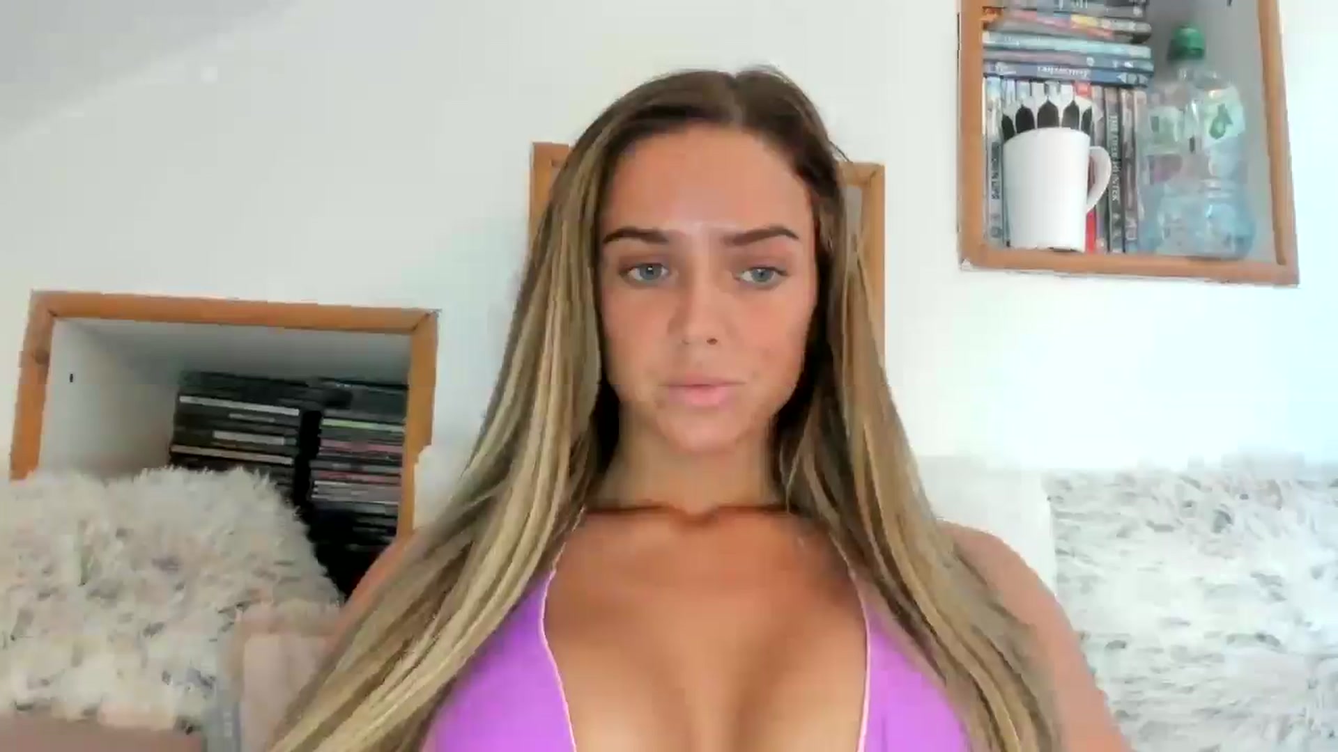 Gallery image thumbnail from Naughtygal22's myfreecams stream on, 05/09/2025, 09:12 image 2 of 20
